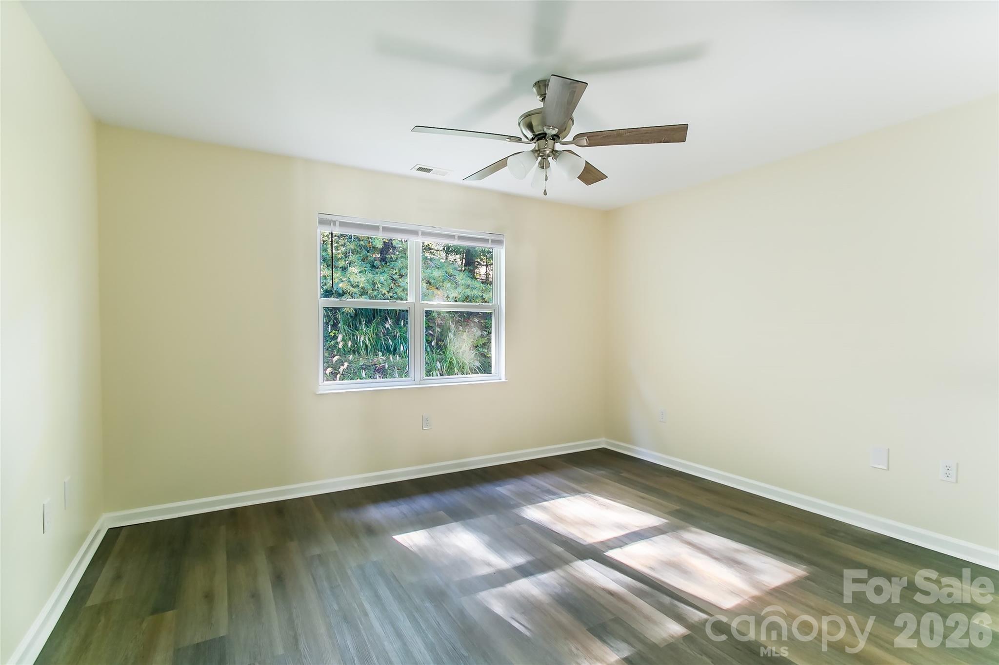 605 Carlyle Way — Asheville