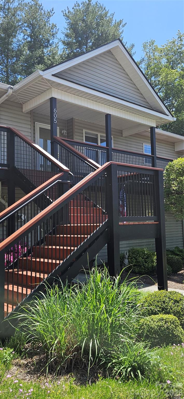 605 Carlyle Way — Asheville