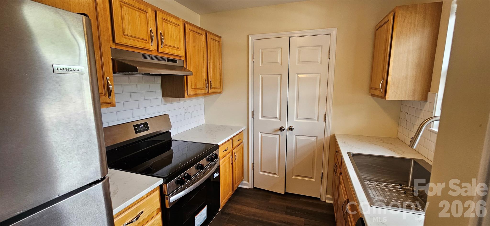 605 Carlyle Way — Asheville