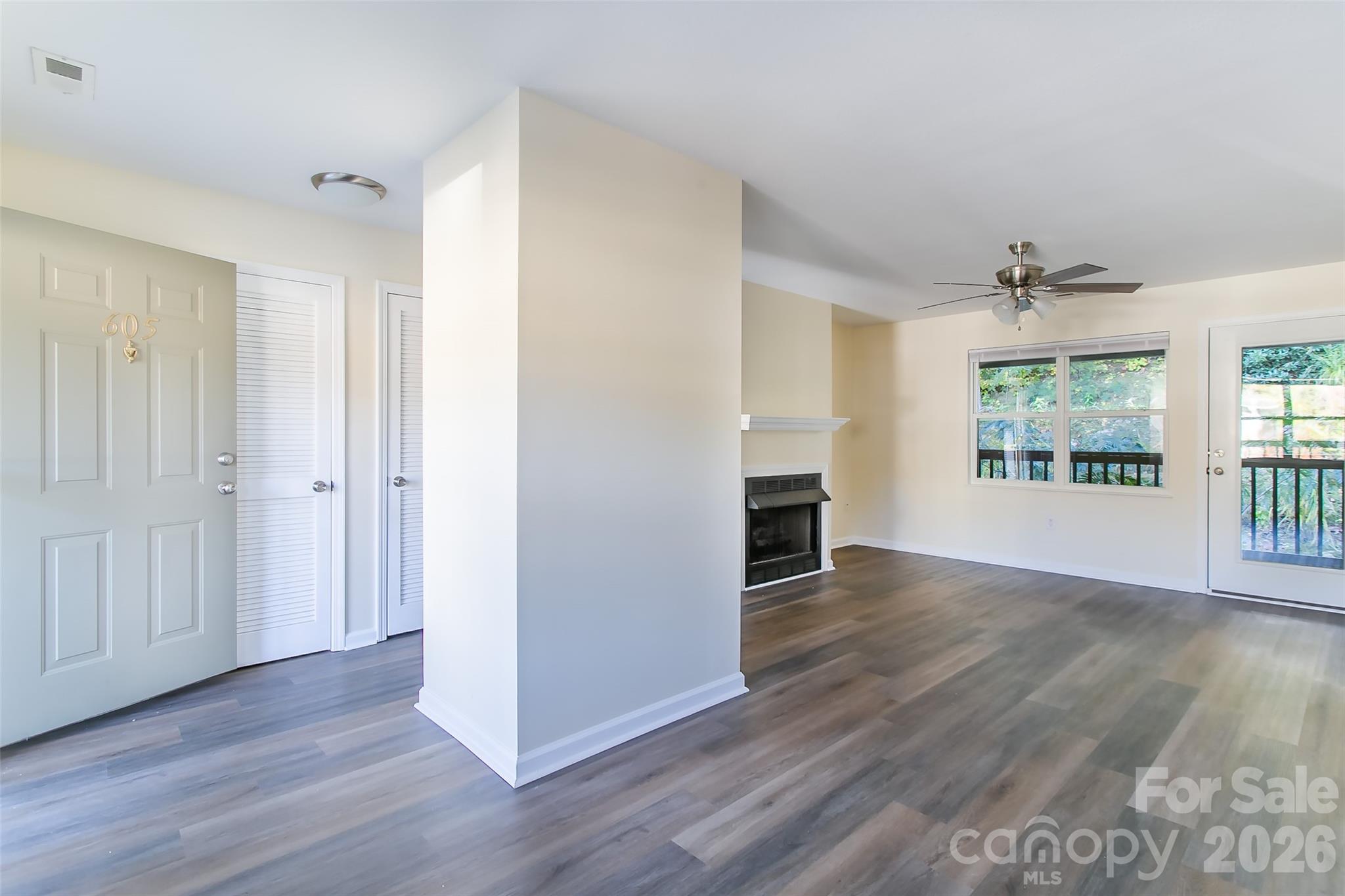 605 Carlyle Way — Asheville