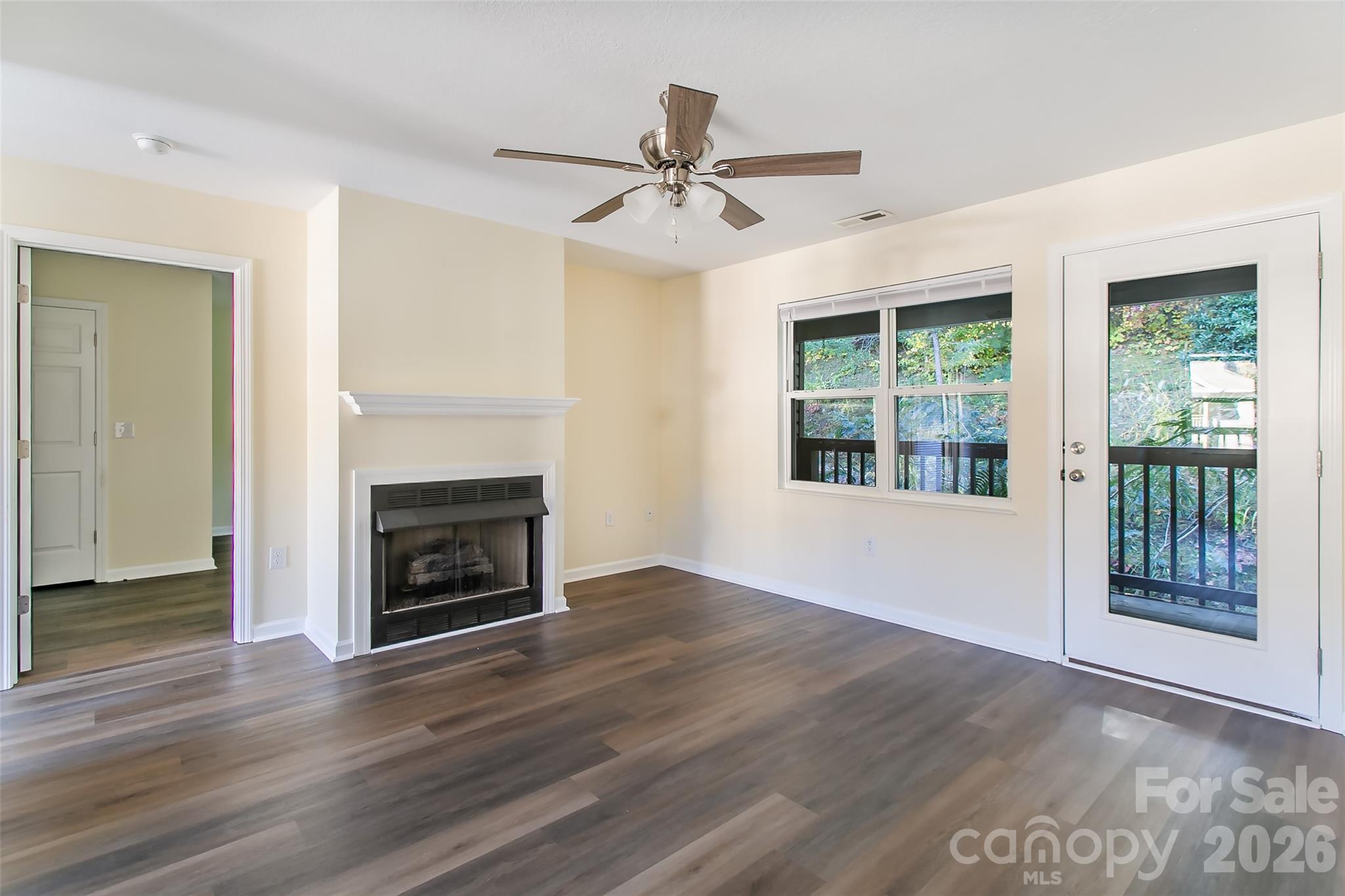 605 Carlyle Way — Asheville