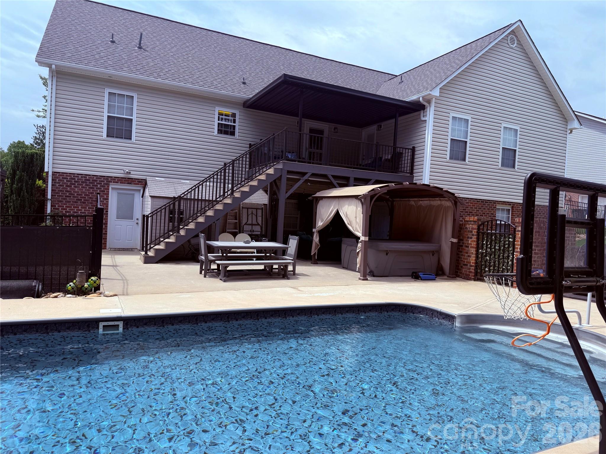 109 White Hall Lane — Hudson