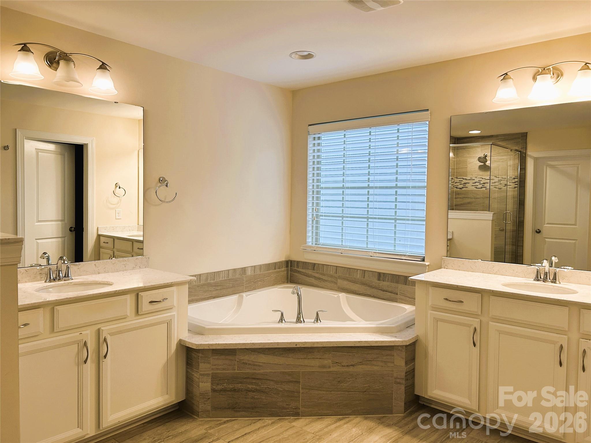 9015 Manor Oak Court — Charlotte