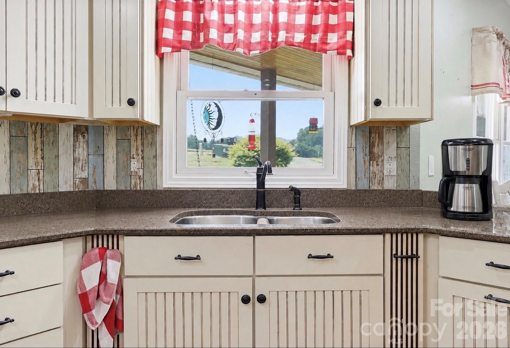 409 Tall Timbers Lane — Waynesville