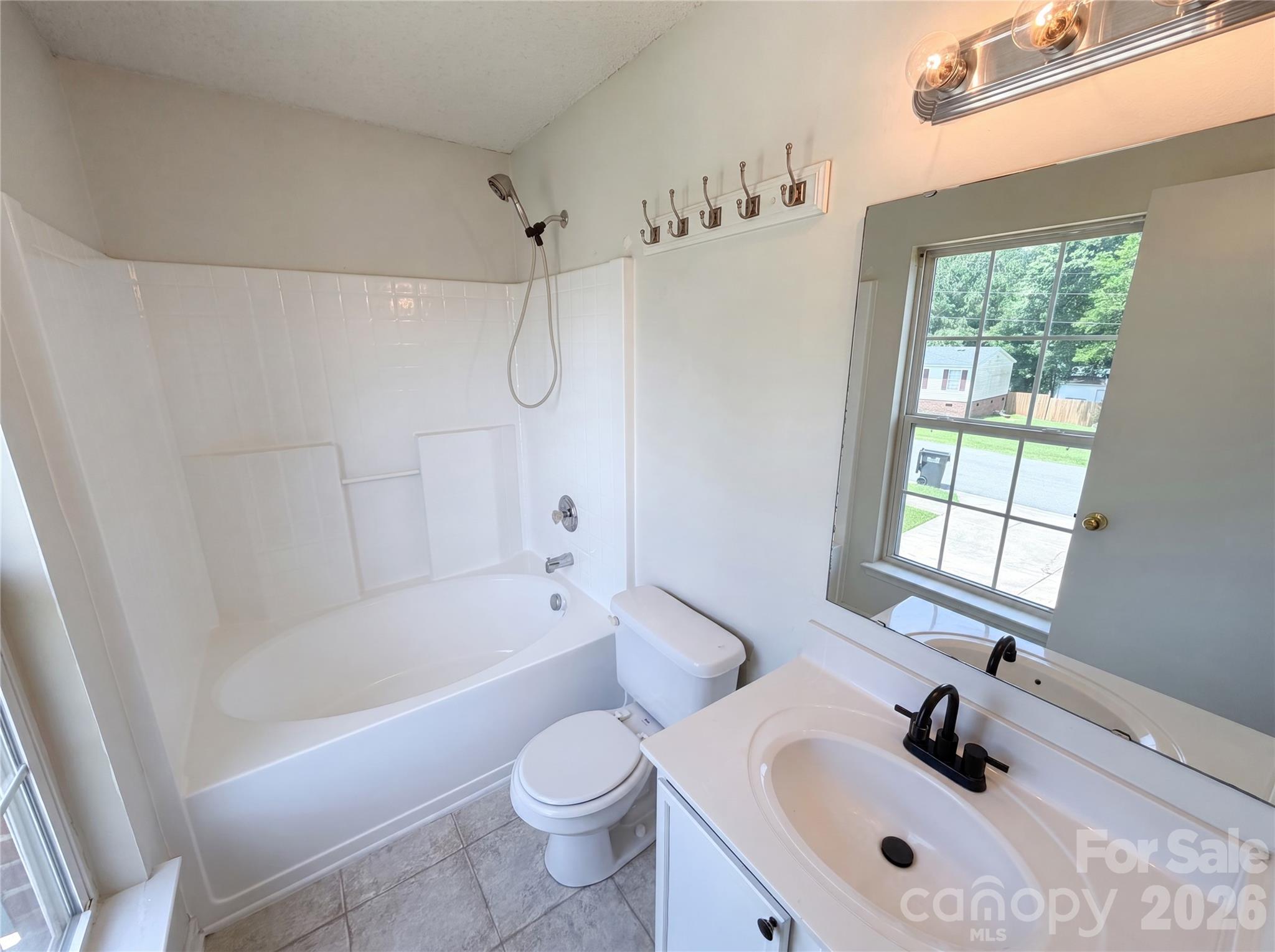6121 Linda Vista Lane — Charlotte