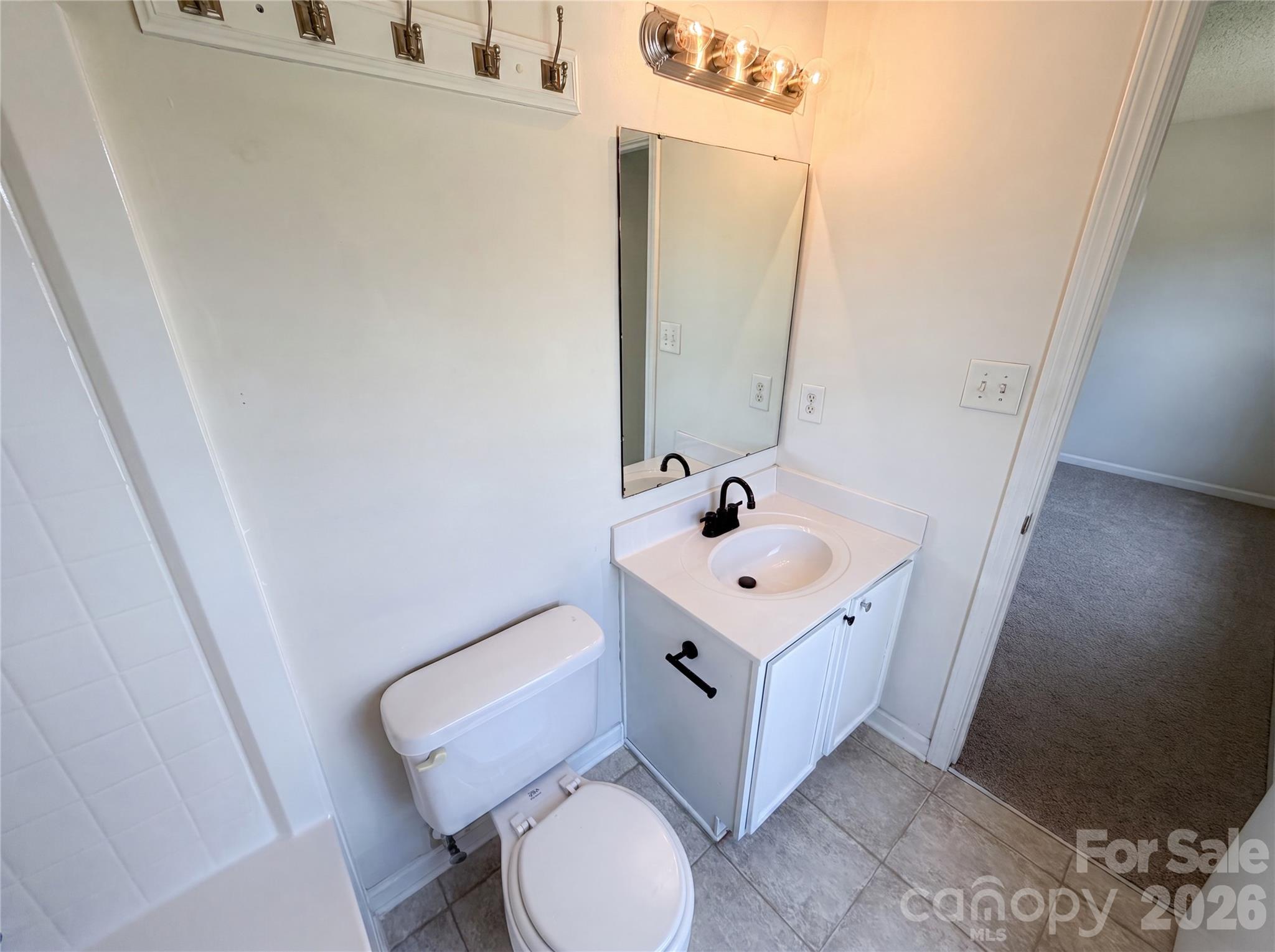 6121 Linda Vista Lane — Charlotte
