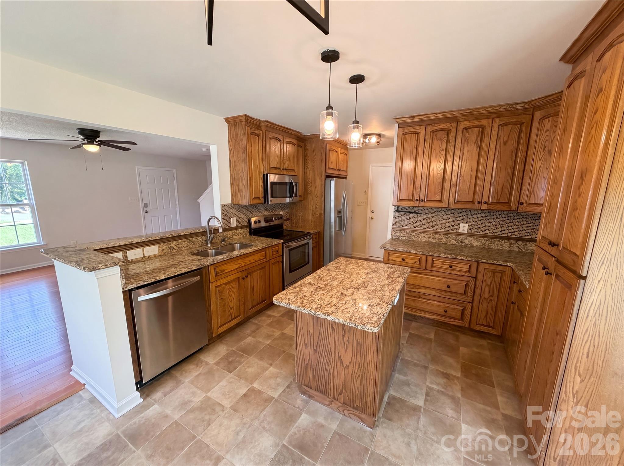 6121 Linda Vista Lane — Charlotte