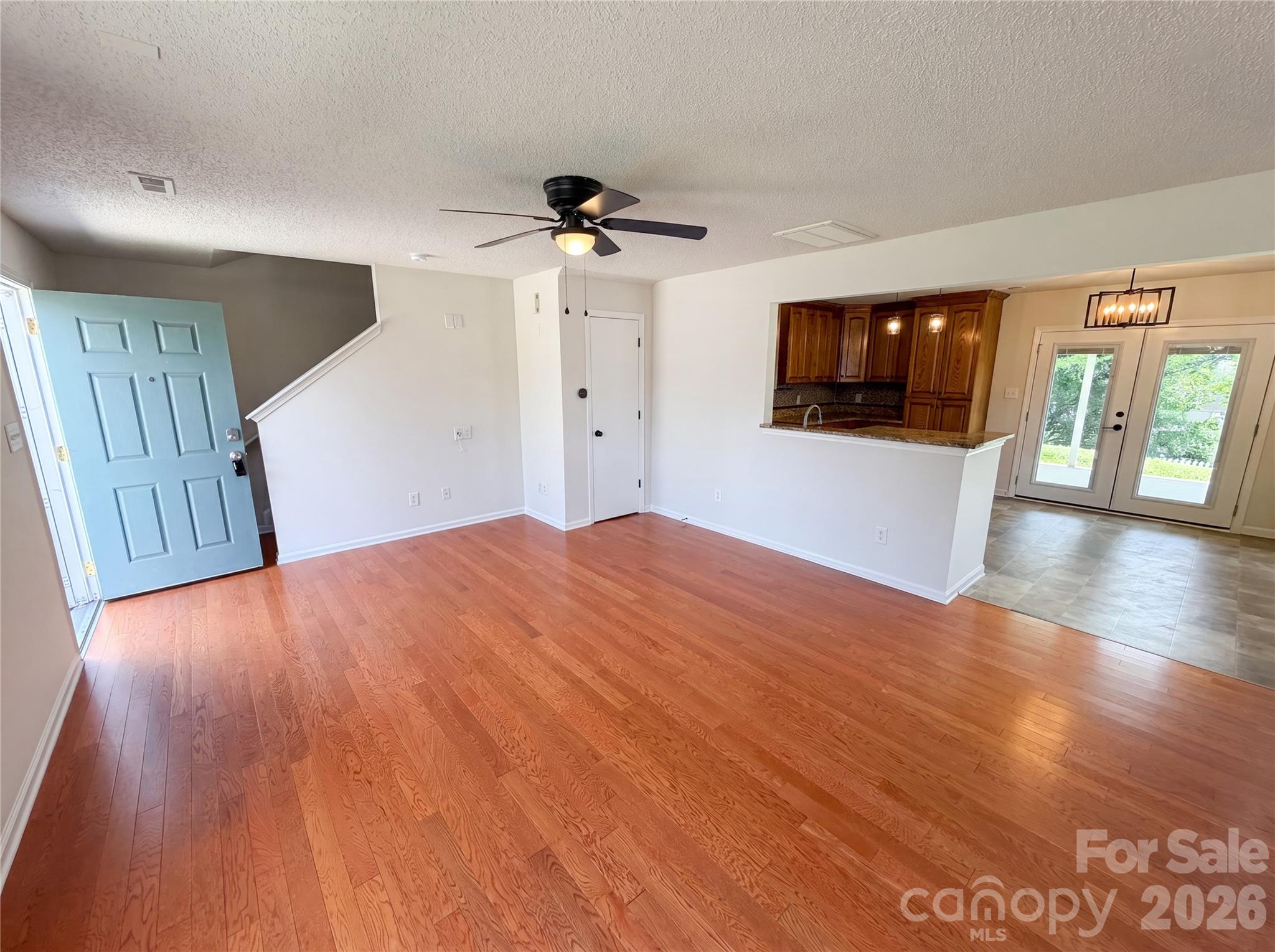 6121 Linda Vista Lane — Charlotte