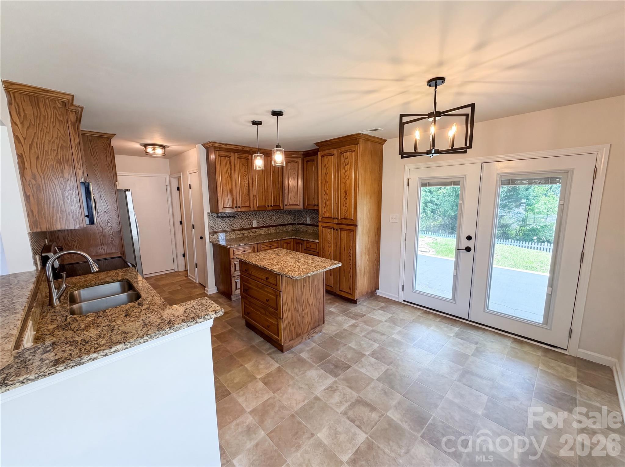 6121 Linda Vista Lane — Charlotte