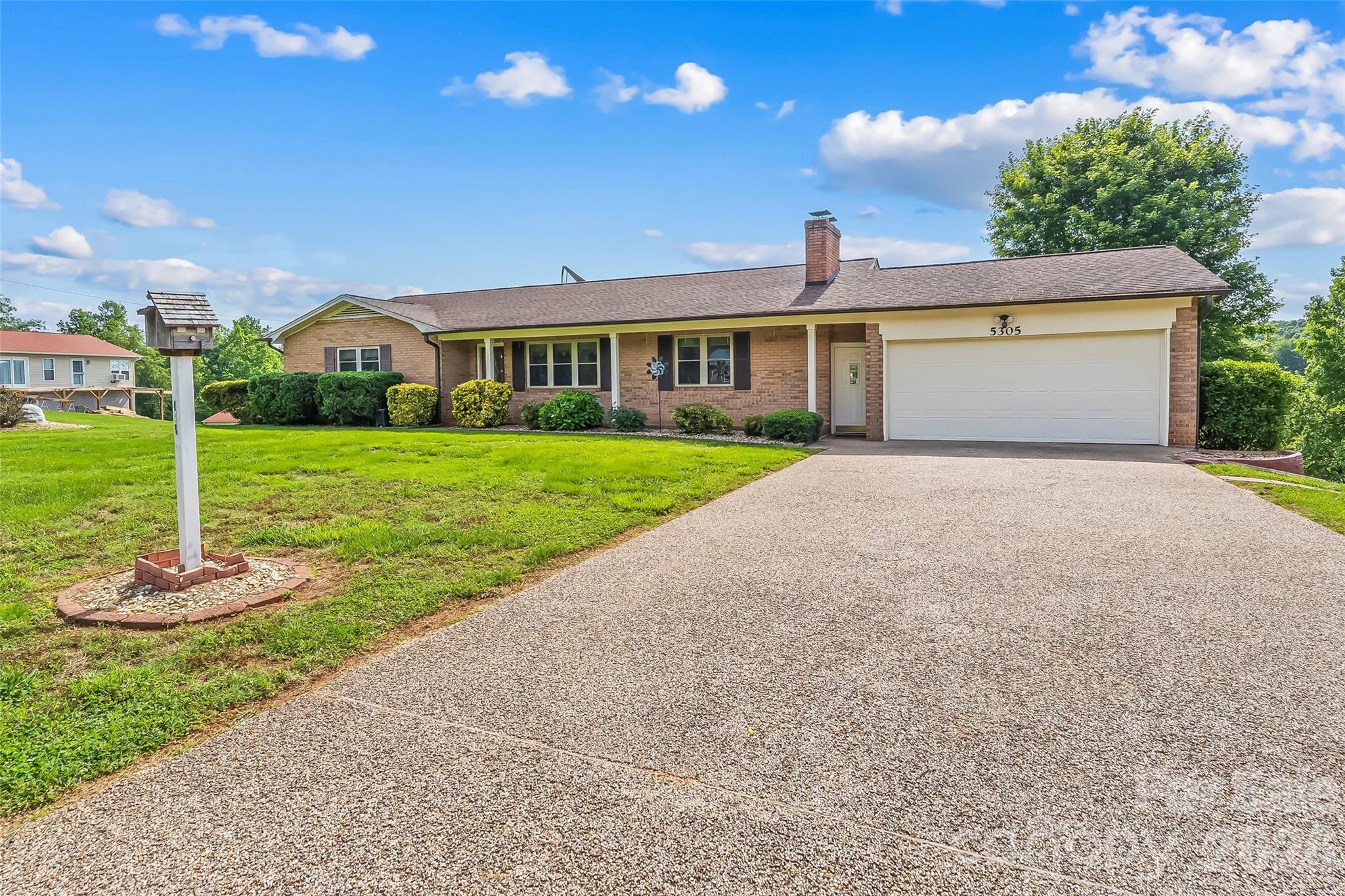 5305 Icard Ridge Road — Hickory