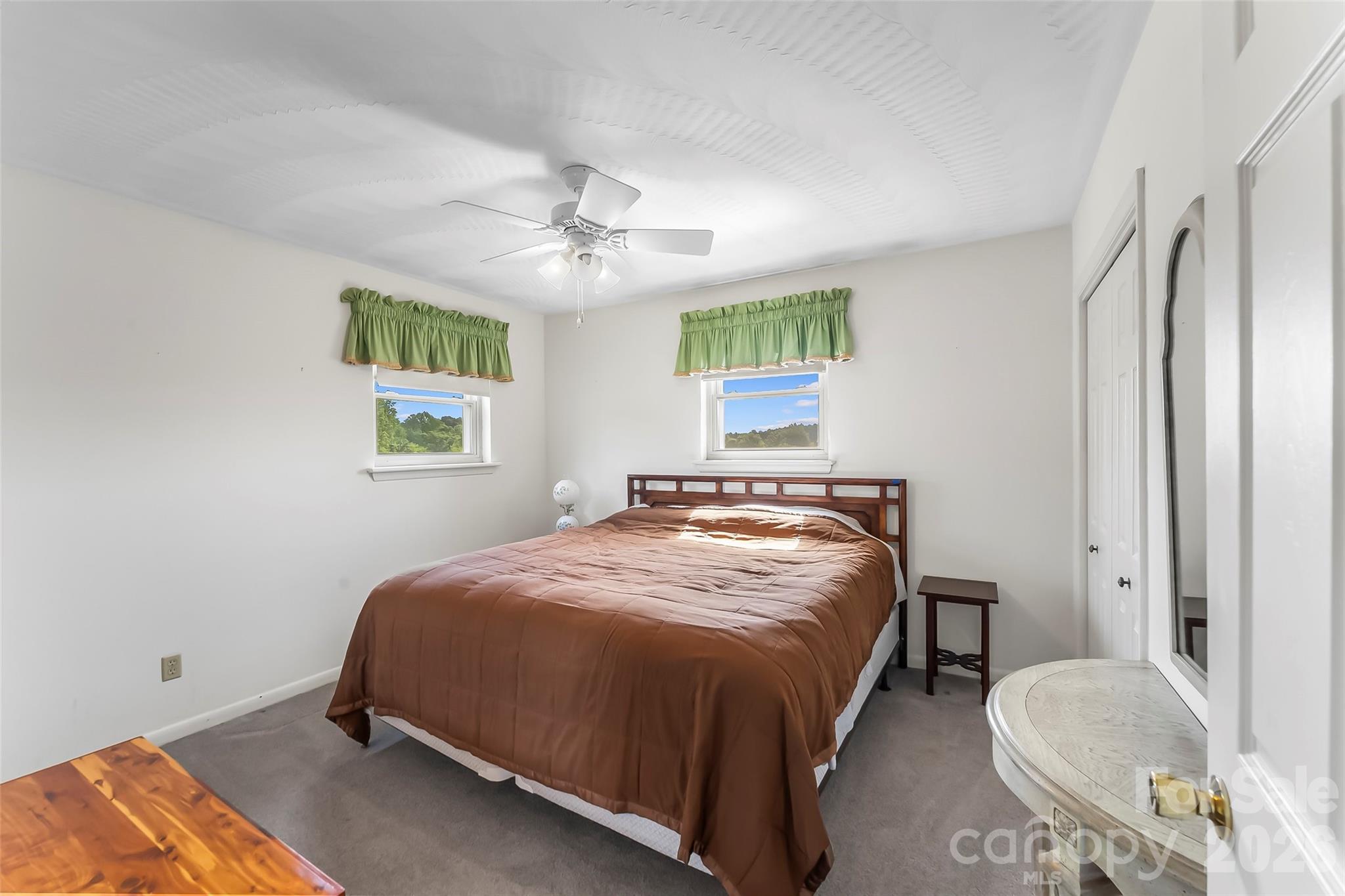 5305 Icard Ridge Road — Hickory