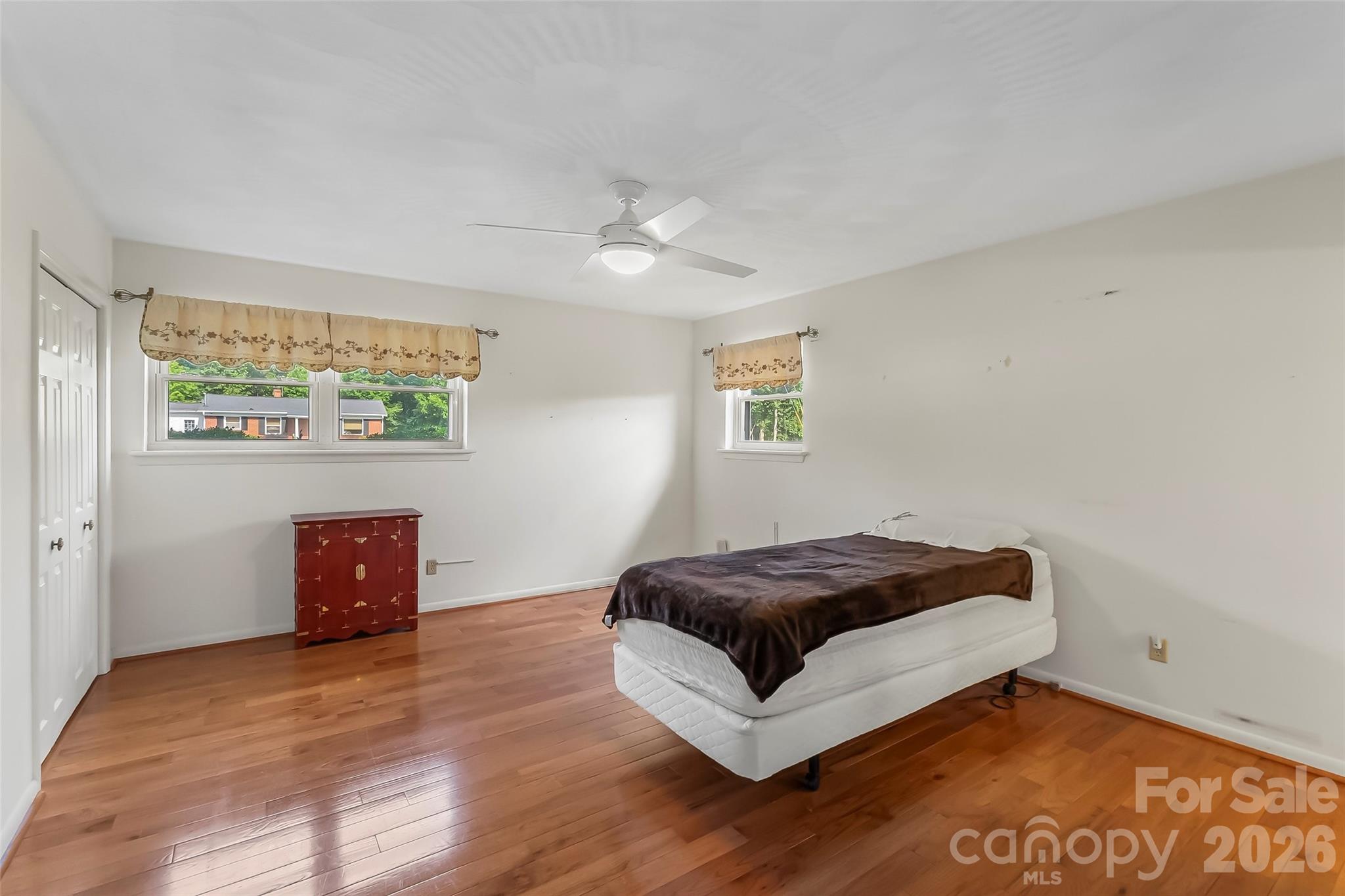 5305 Icard Ridge Road — Hickory