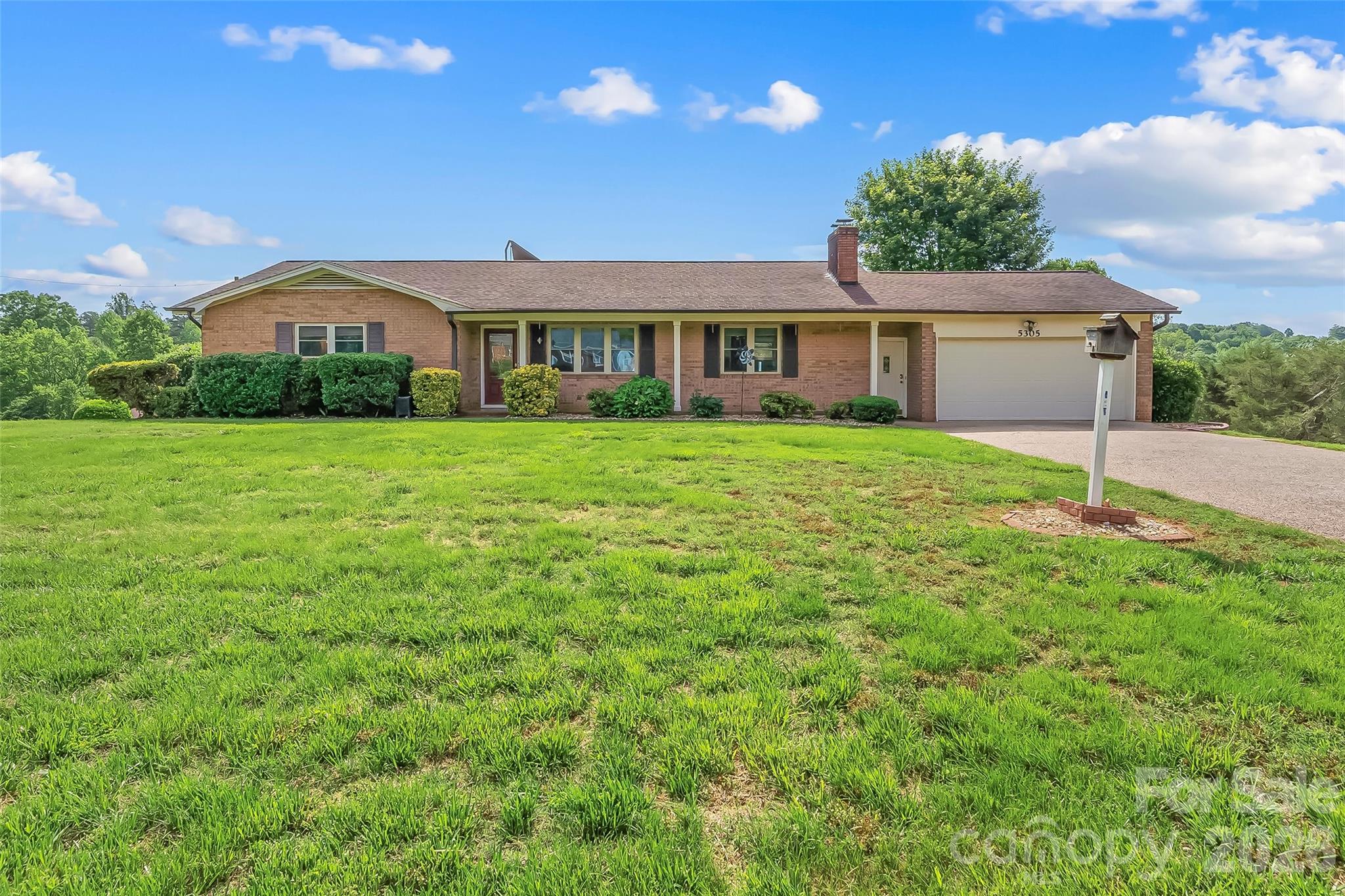 5305 Icard Ridge Road — Hickory