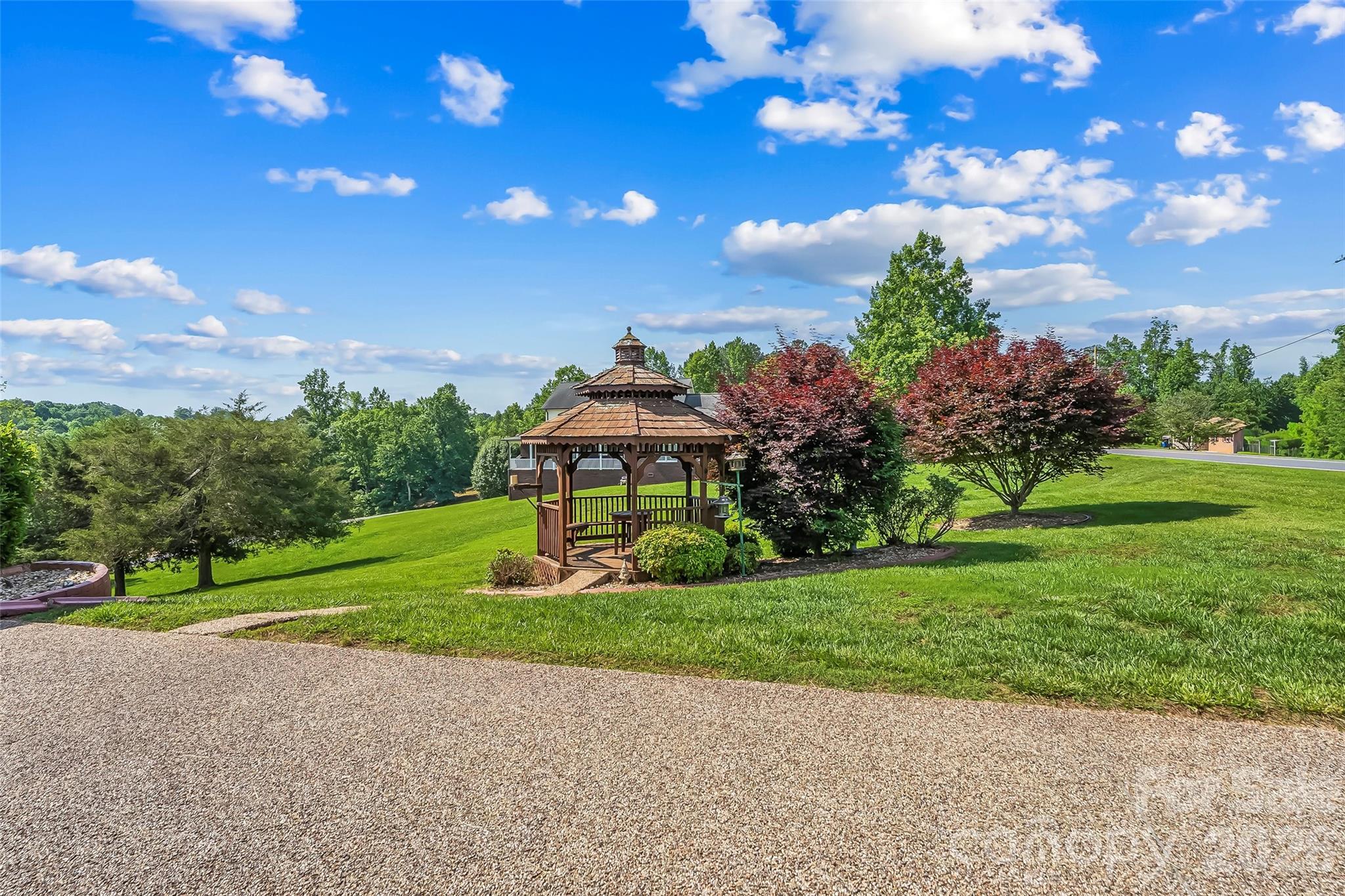 5305 Icard Ridge Road — Hickory