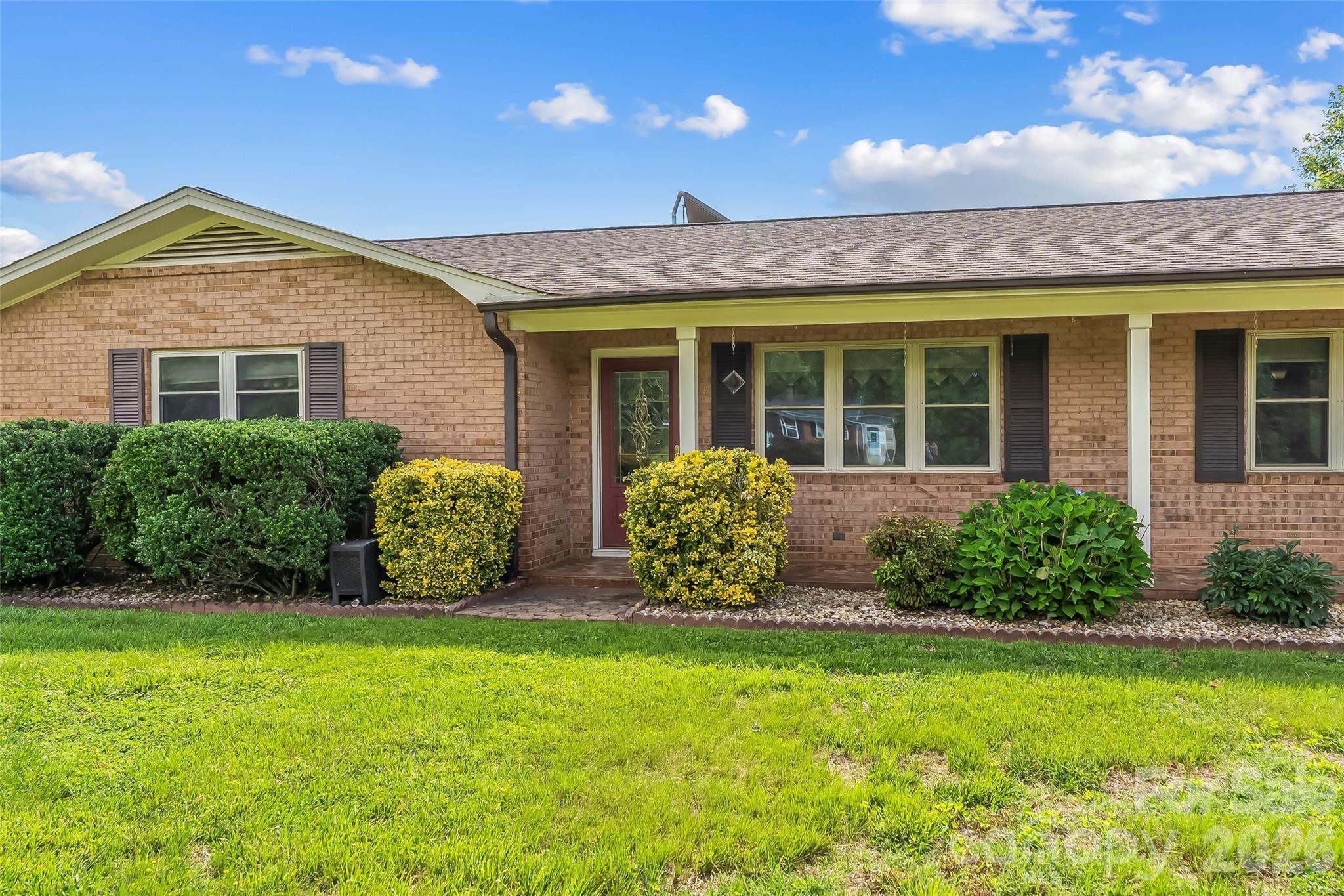 5305 Icard Ridge Road — Hickory