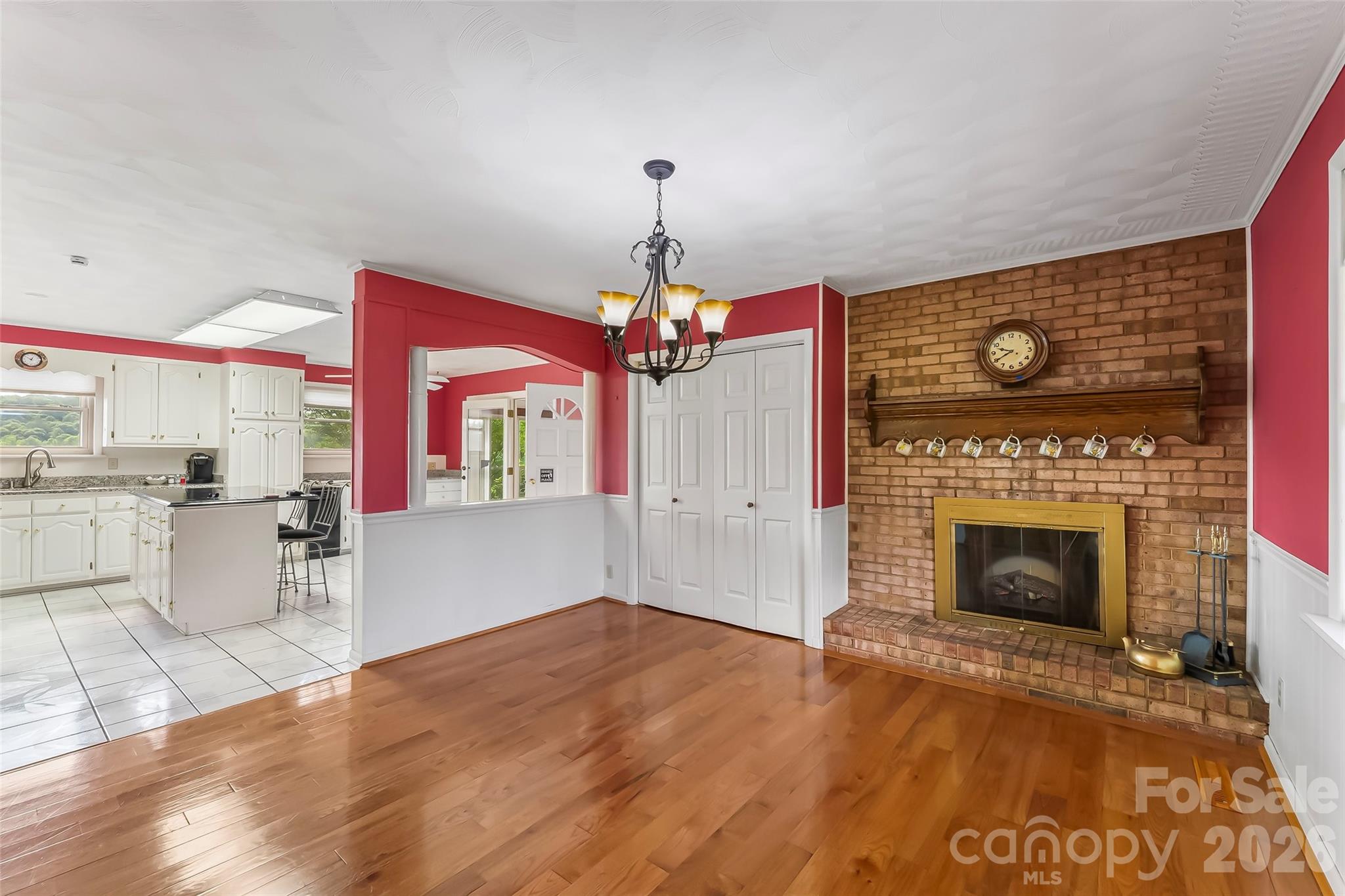 5305 Icard Ridge Road — Hickory