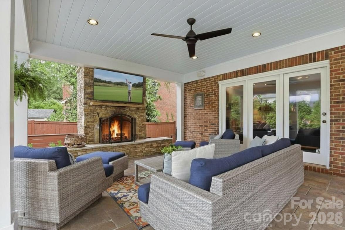 10040 Berkeley Forest Lane — Charlotte