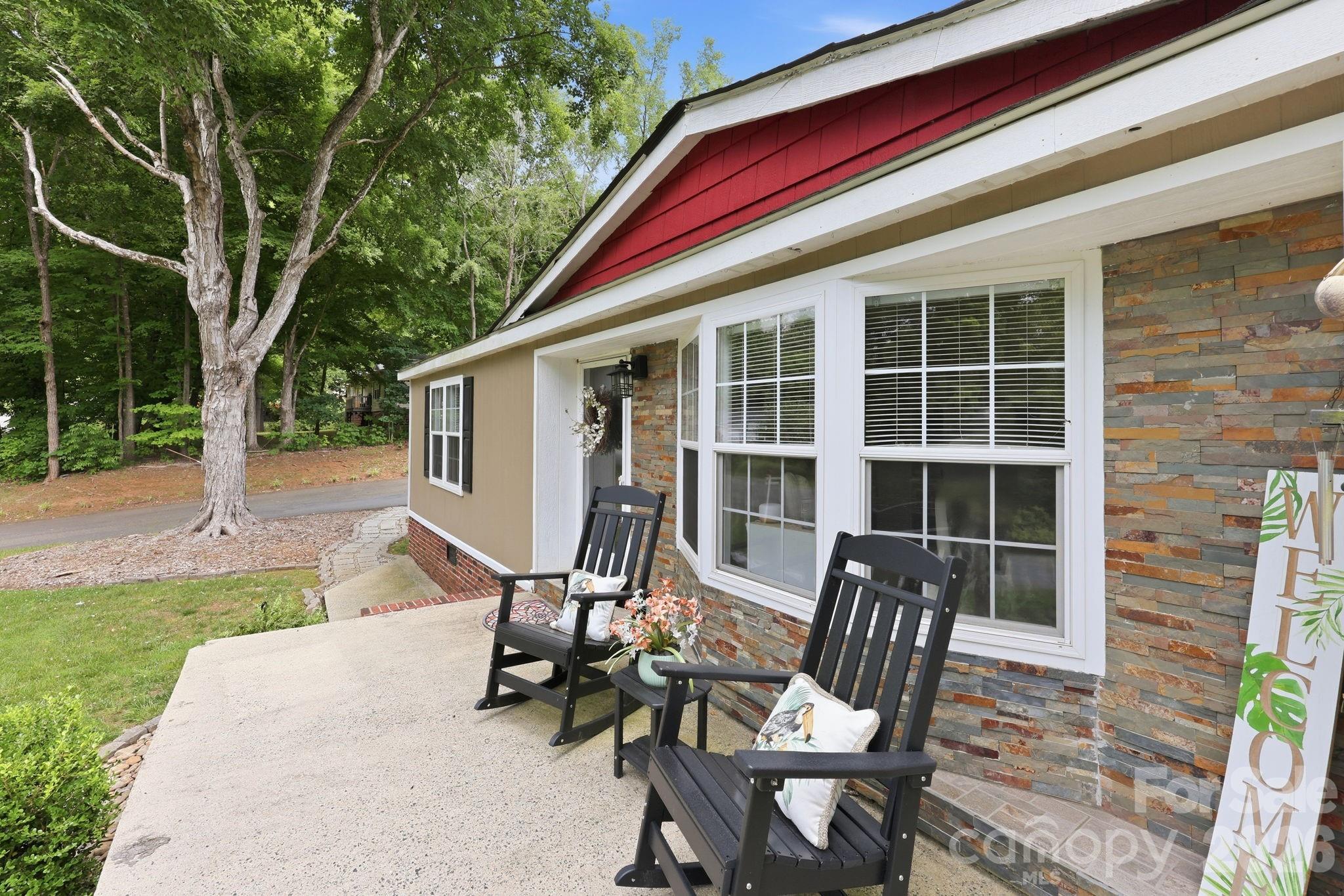 5375 Montana Circle NW — Concord