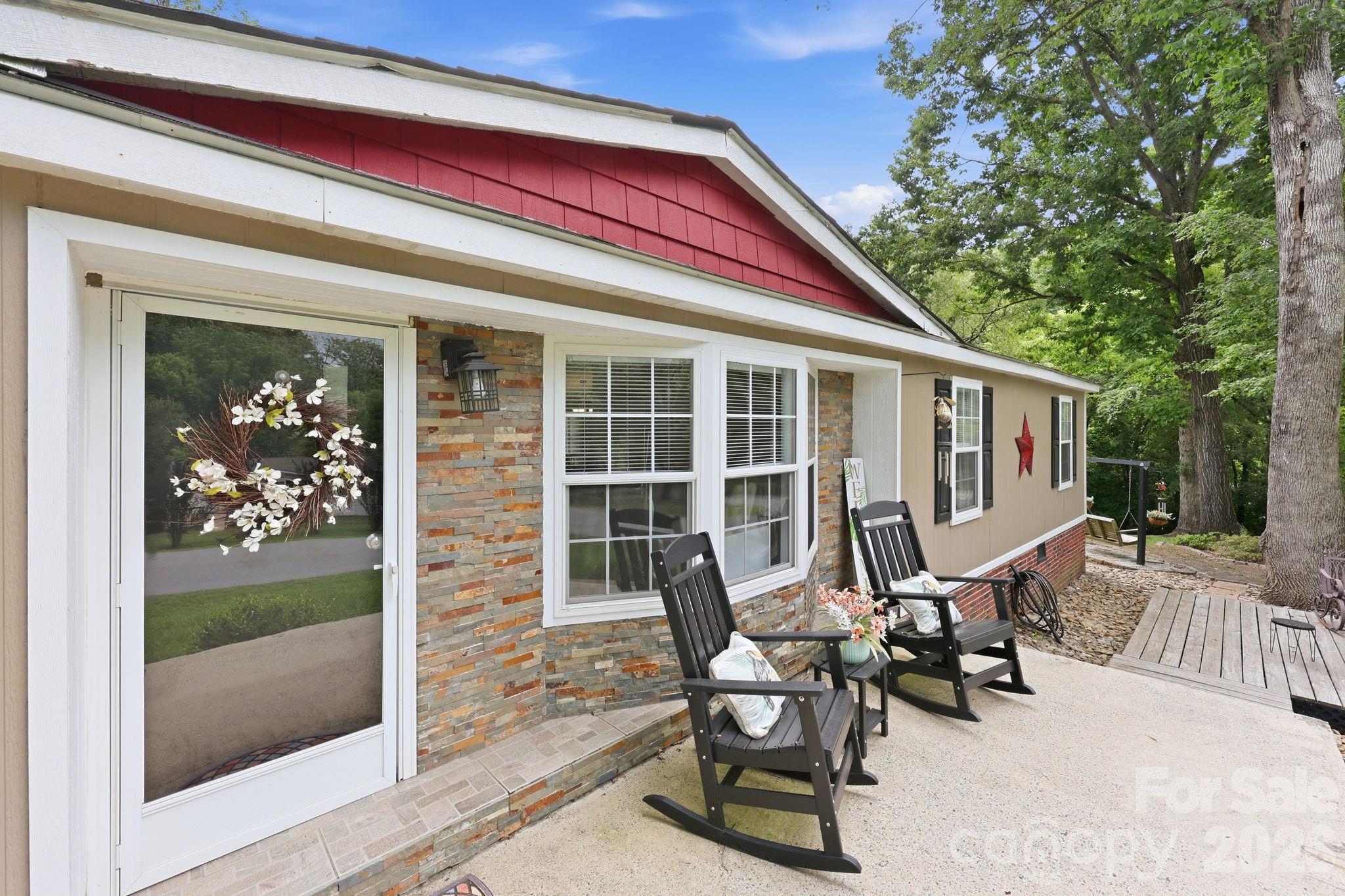 5375 Montana Circle NW — Concord