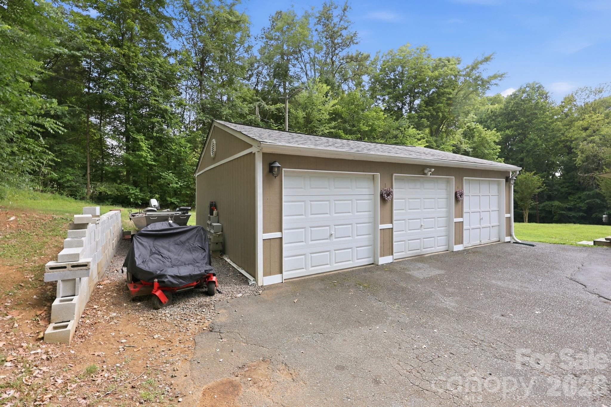 5375 Montana Circle NW — Concord