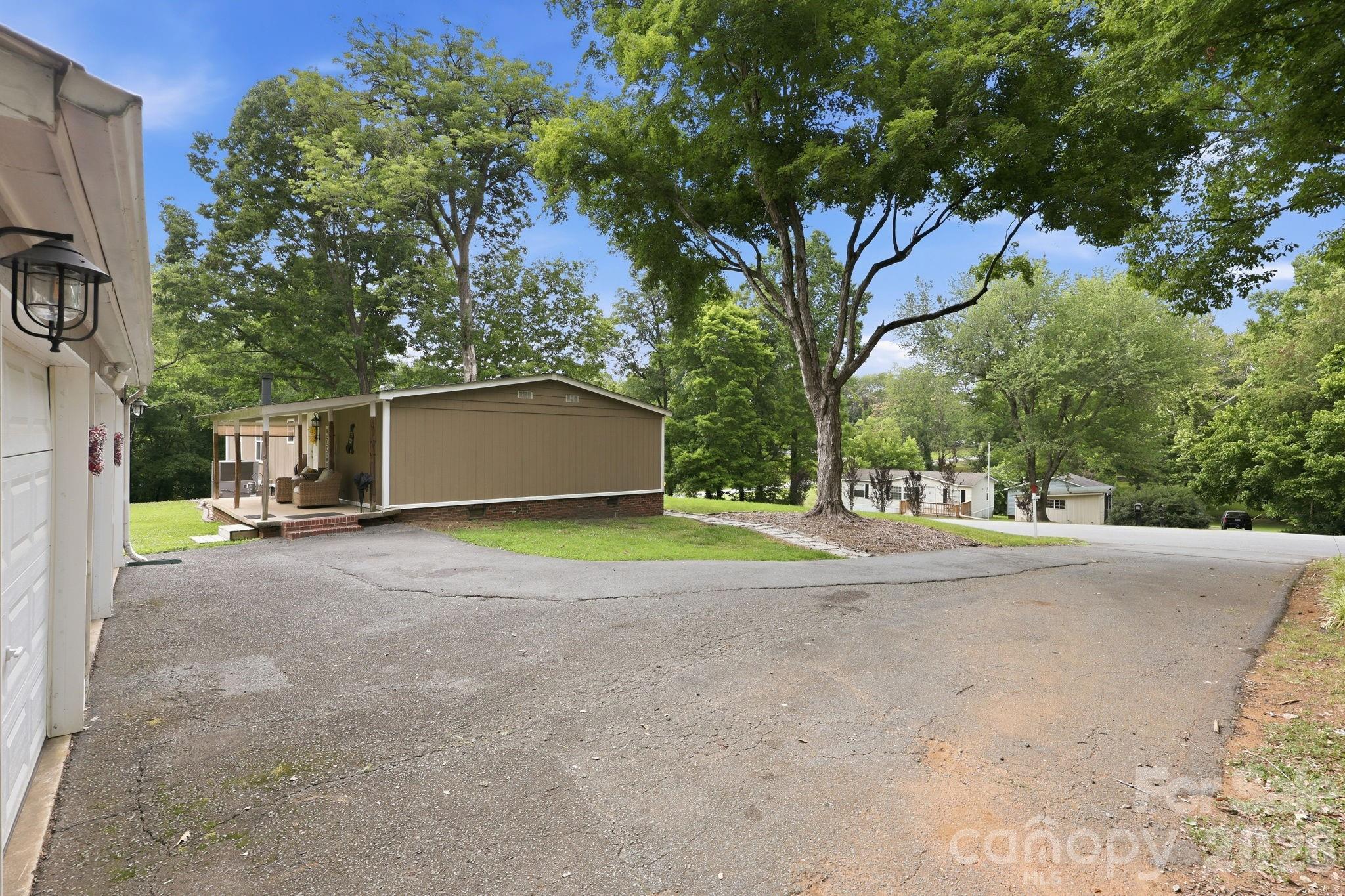 5375 Montana Circle NW — Concord