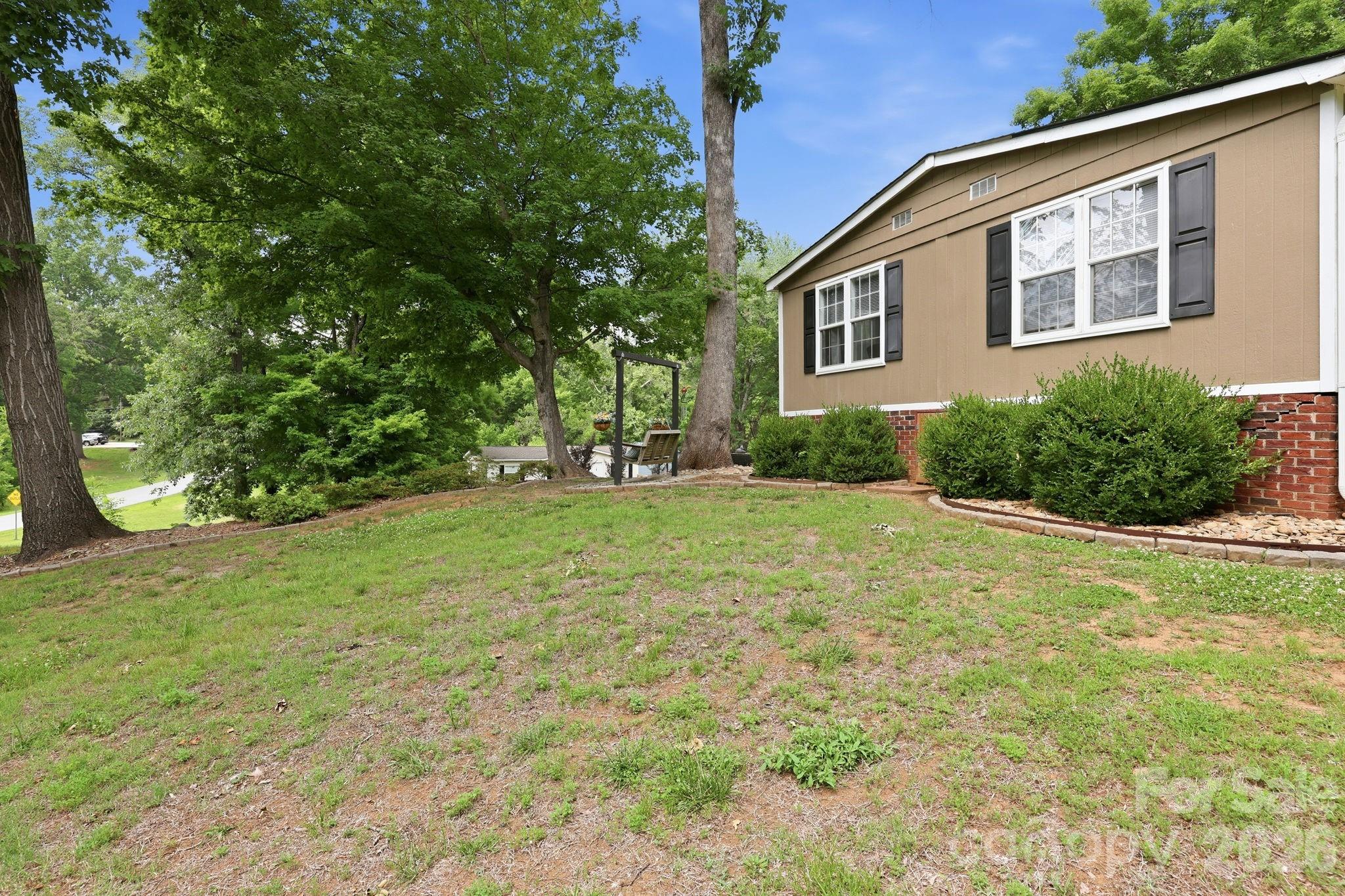 5375 Montana Circle NW — Concord