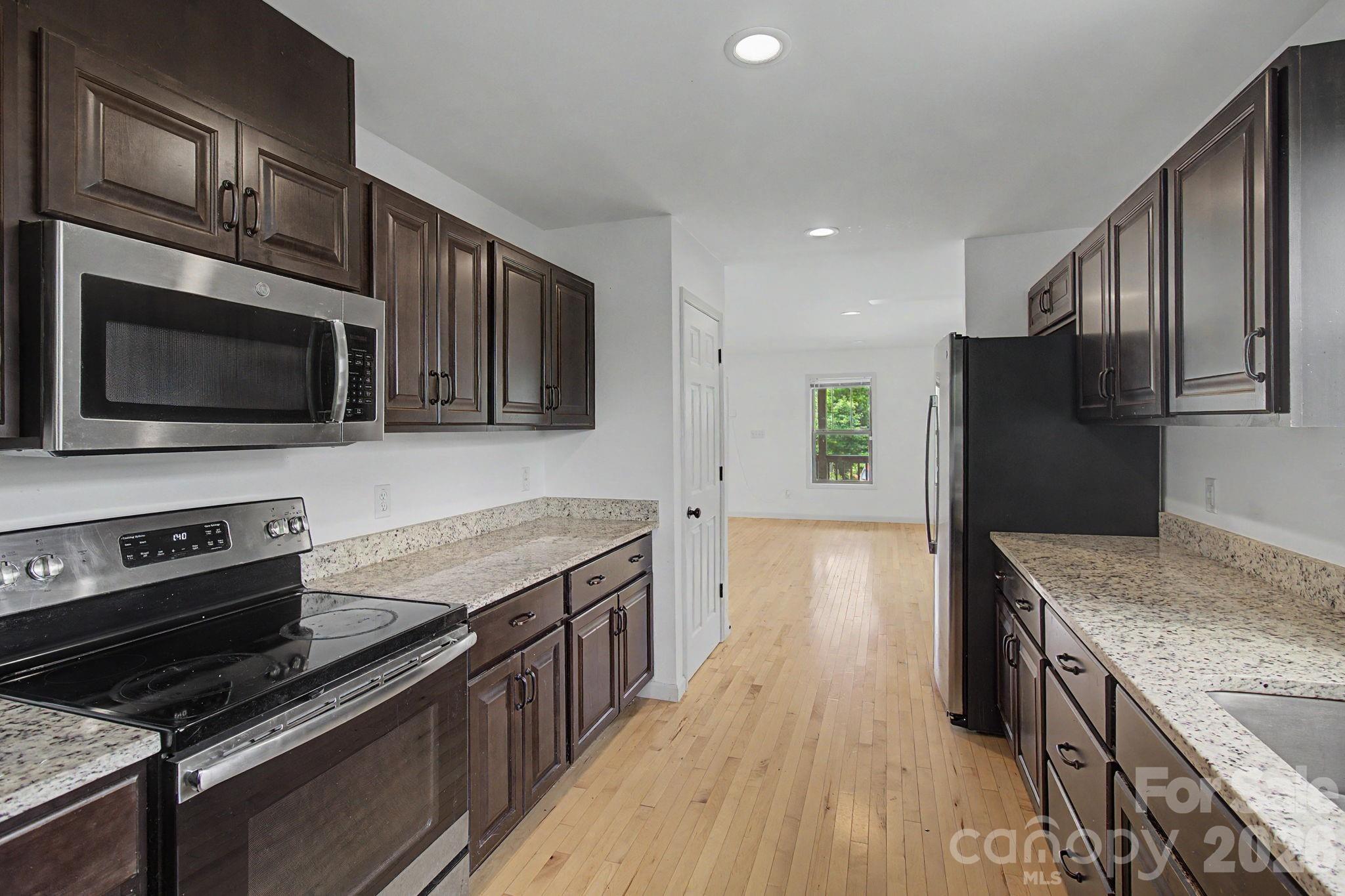 31 Yarrow Meadow Road — Weaverville