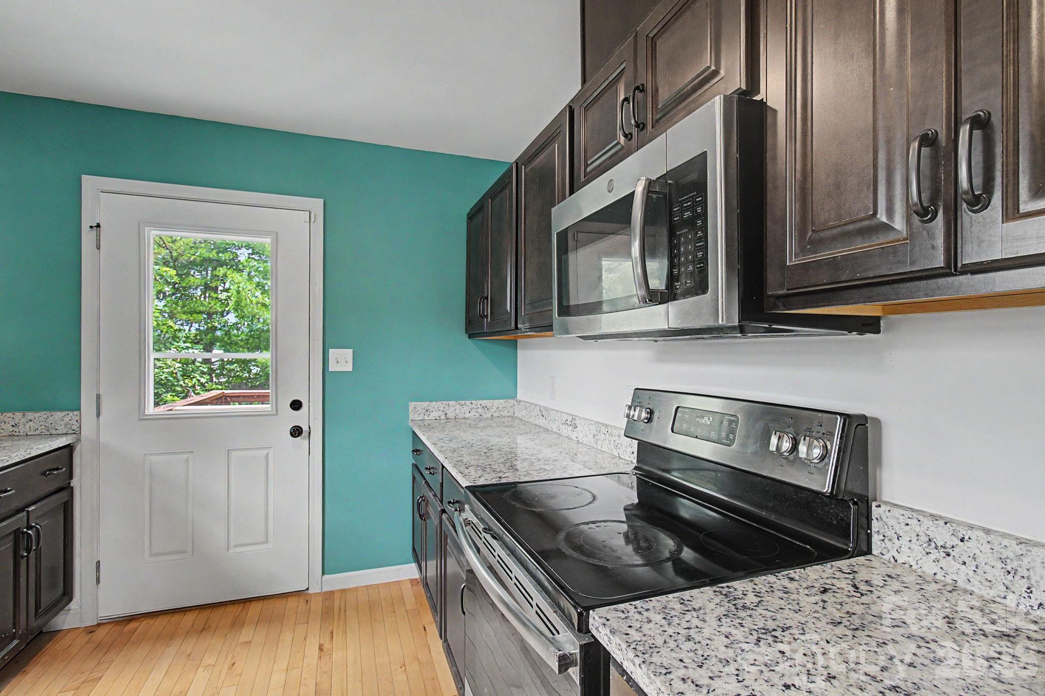 31 Yarrow Meadow Road — Weaverville