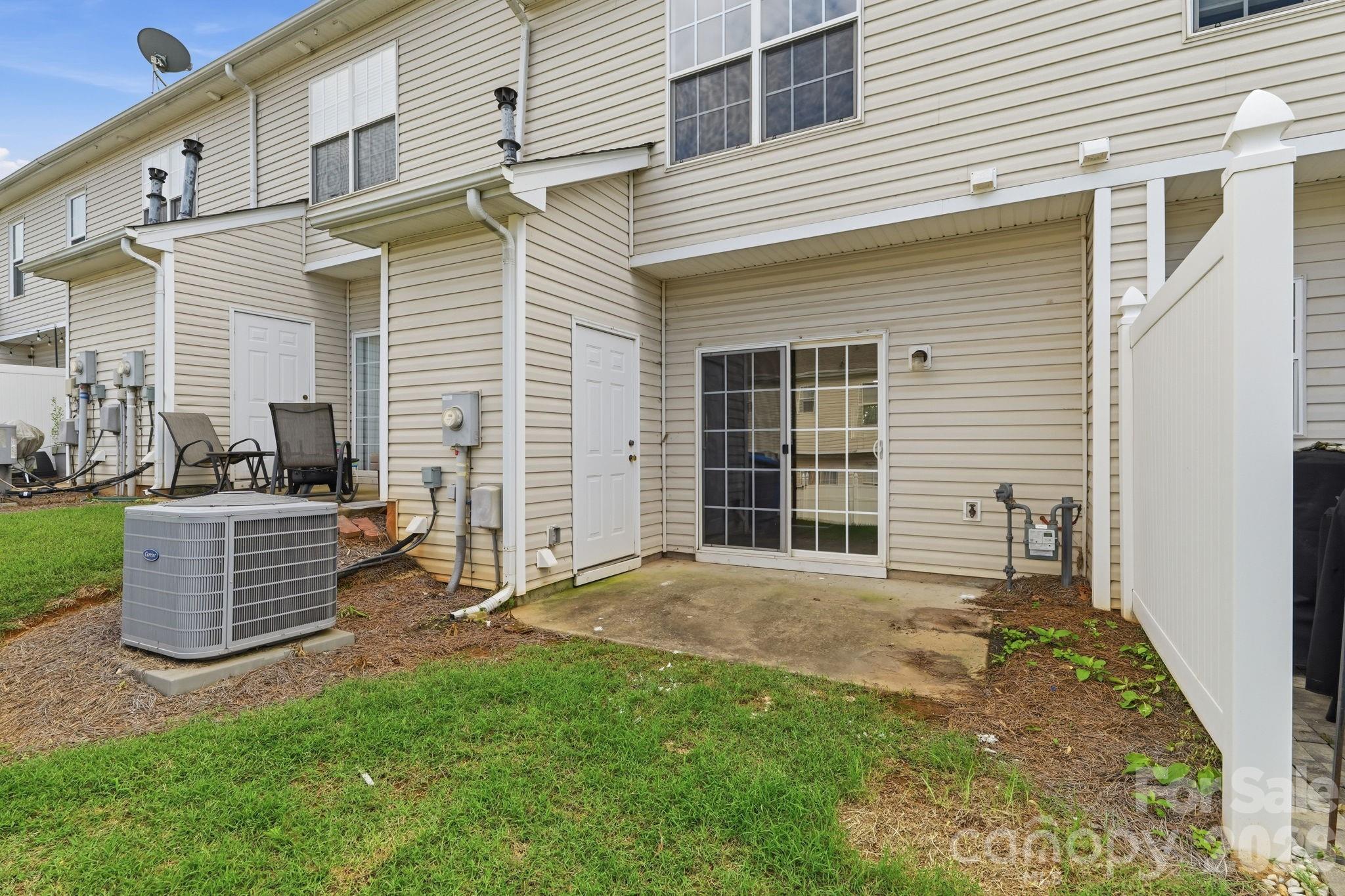 10486 Stokeshill Court — Pineville