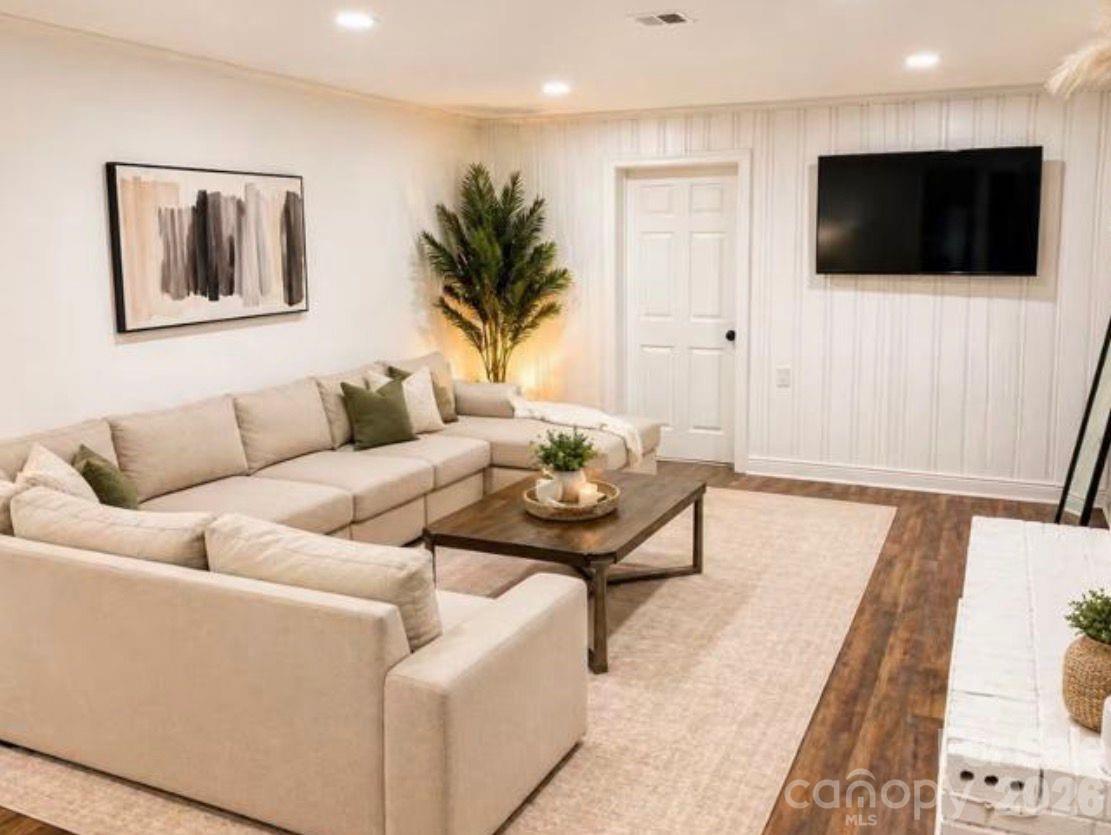 123 Riverside Drive — Mount Holly