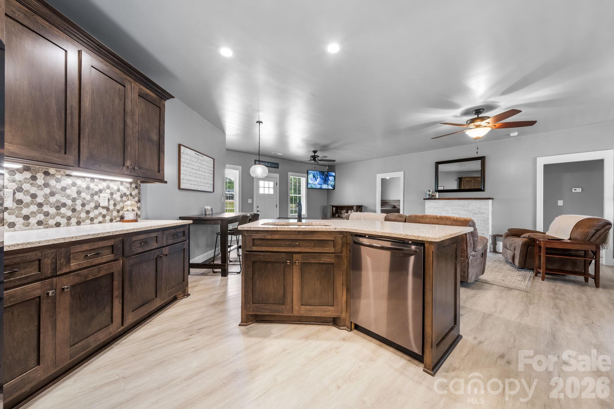 1100 Rainbow Drive — Mount Holly