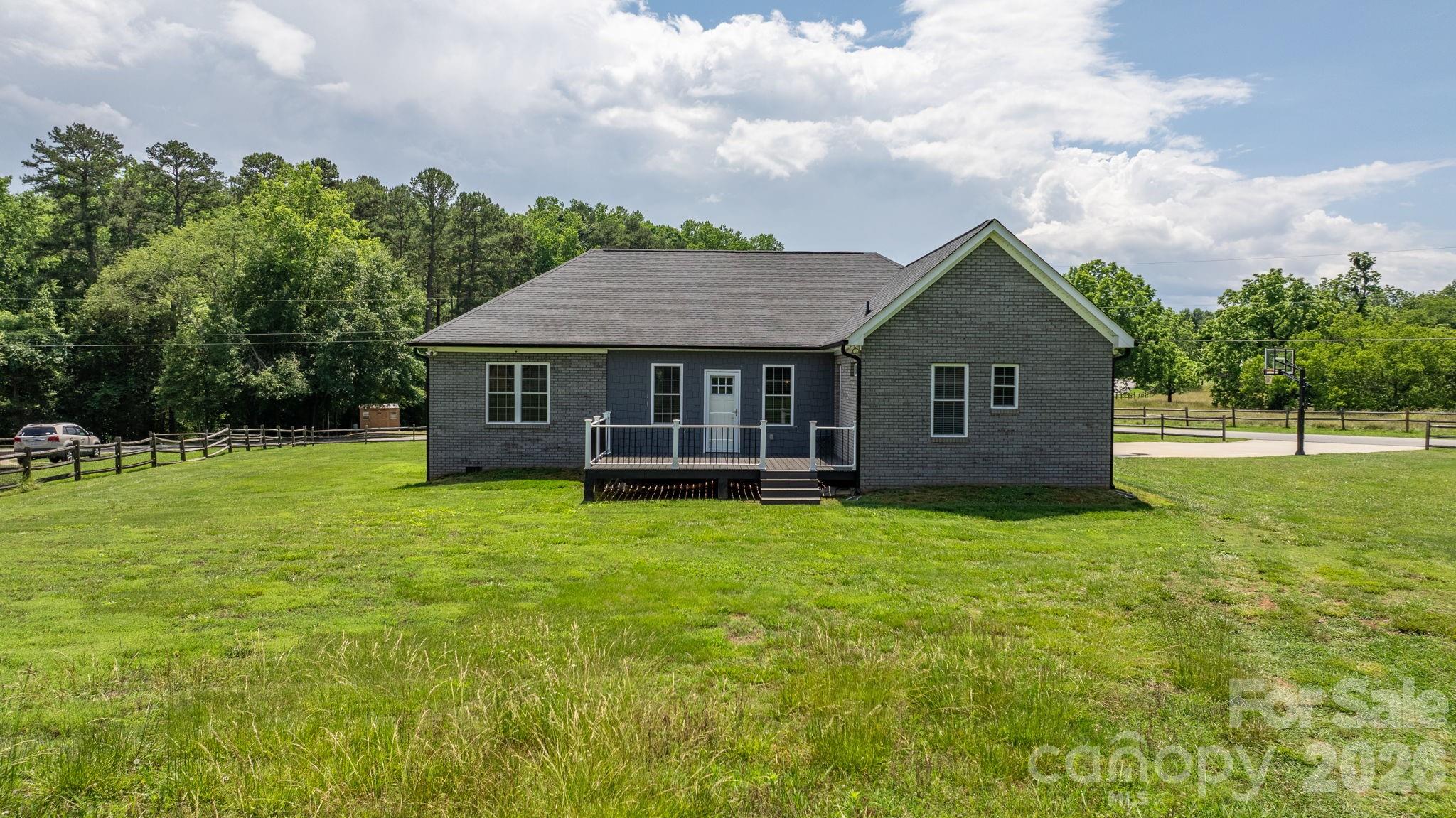 1100 Rainbow Drive — Mount Holly