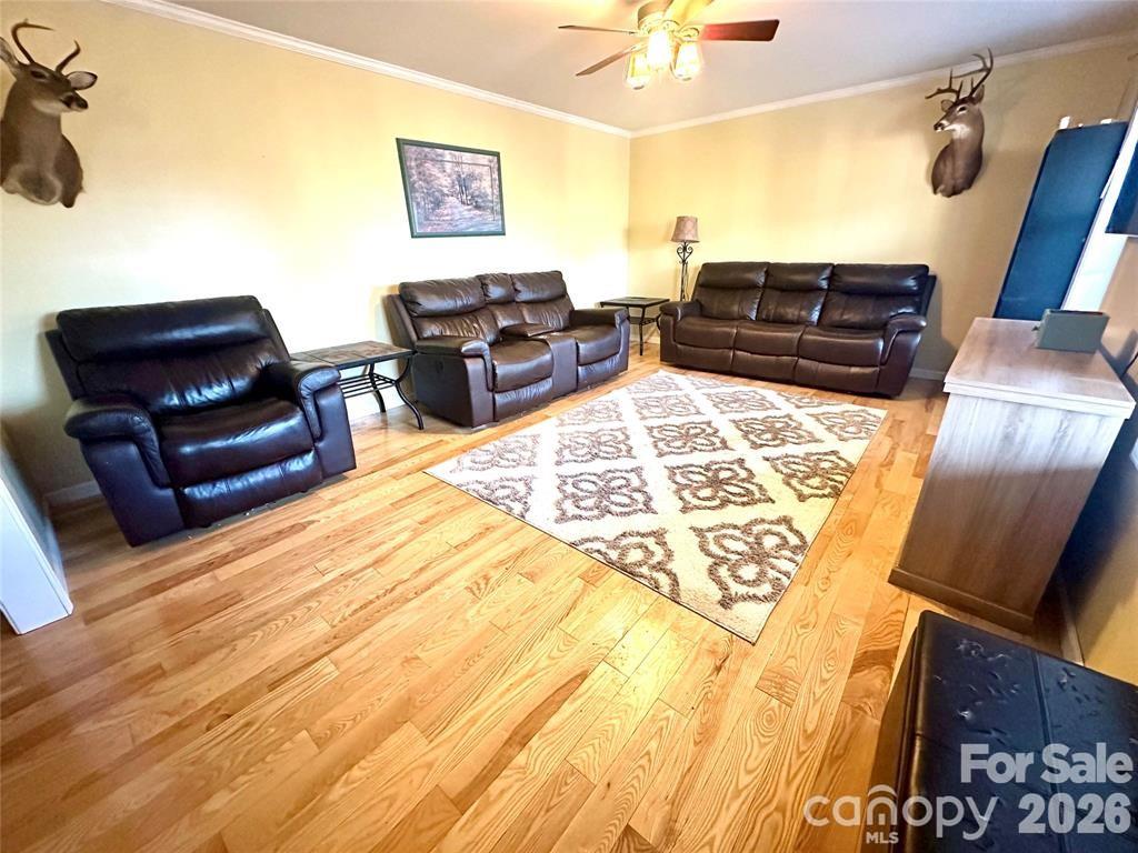 386 Groves Road — Union Mills