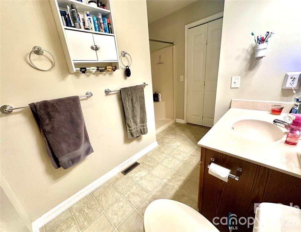 386 Groves Road — Union Mills