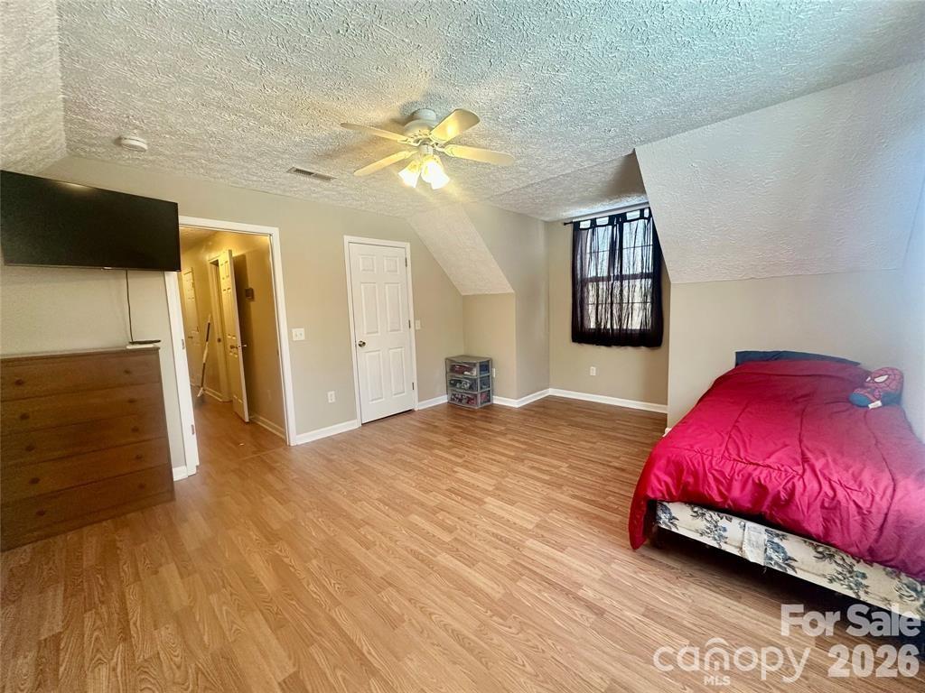 386 Groves Road — Union Mills