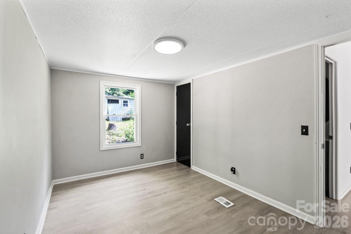 5223 Antler Drive — Iron Station