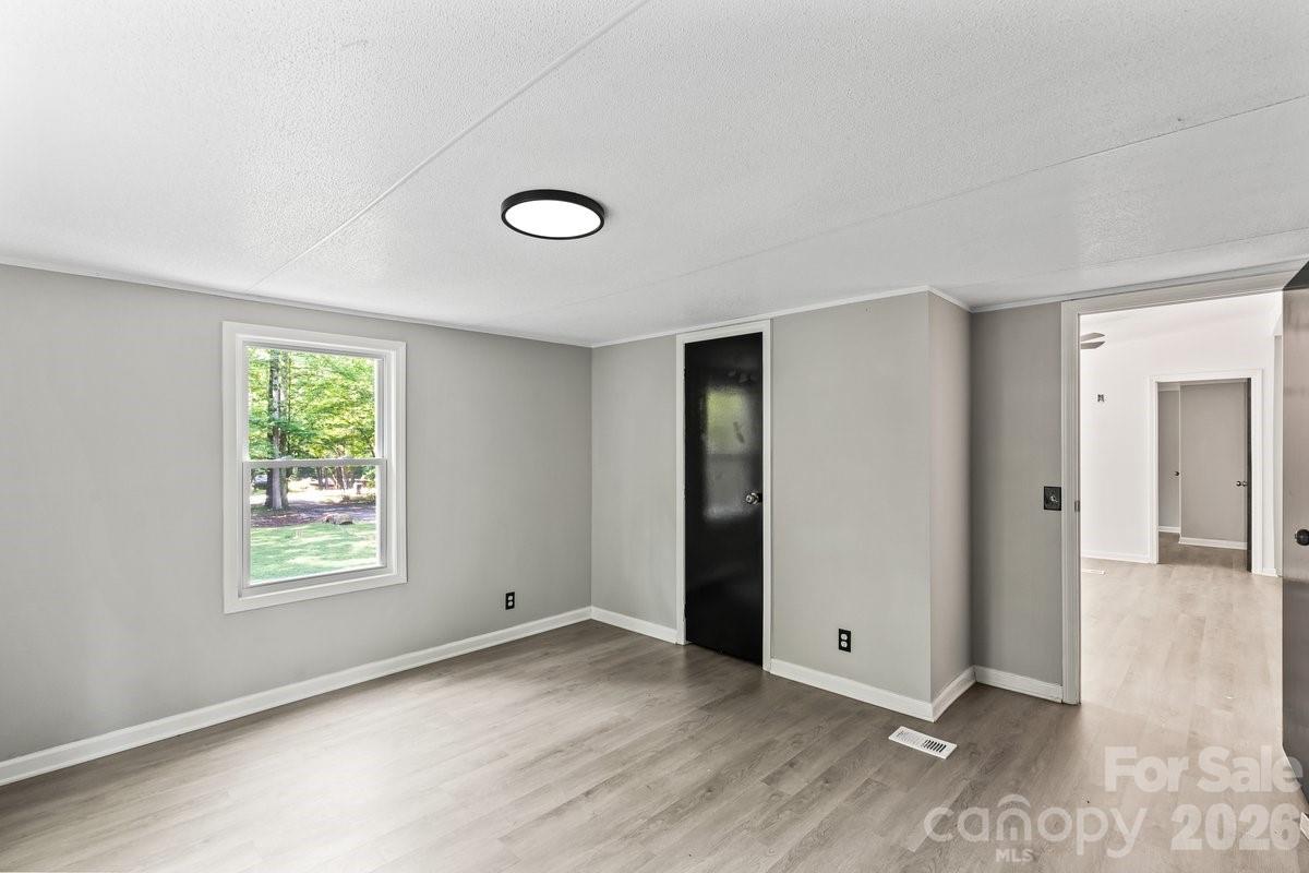 5223 Antler Drive — Iron Station