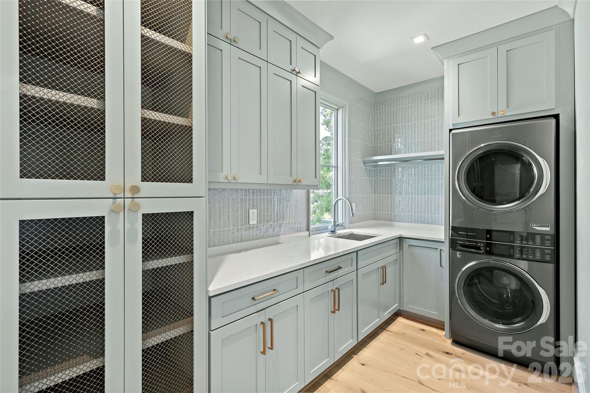 1932 E 8th Street — Charlotte