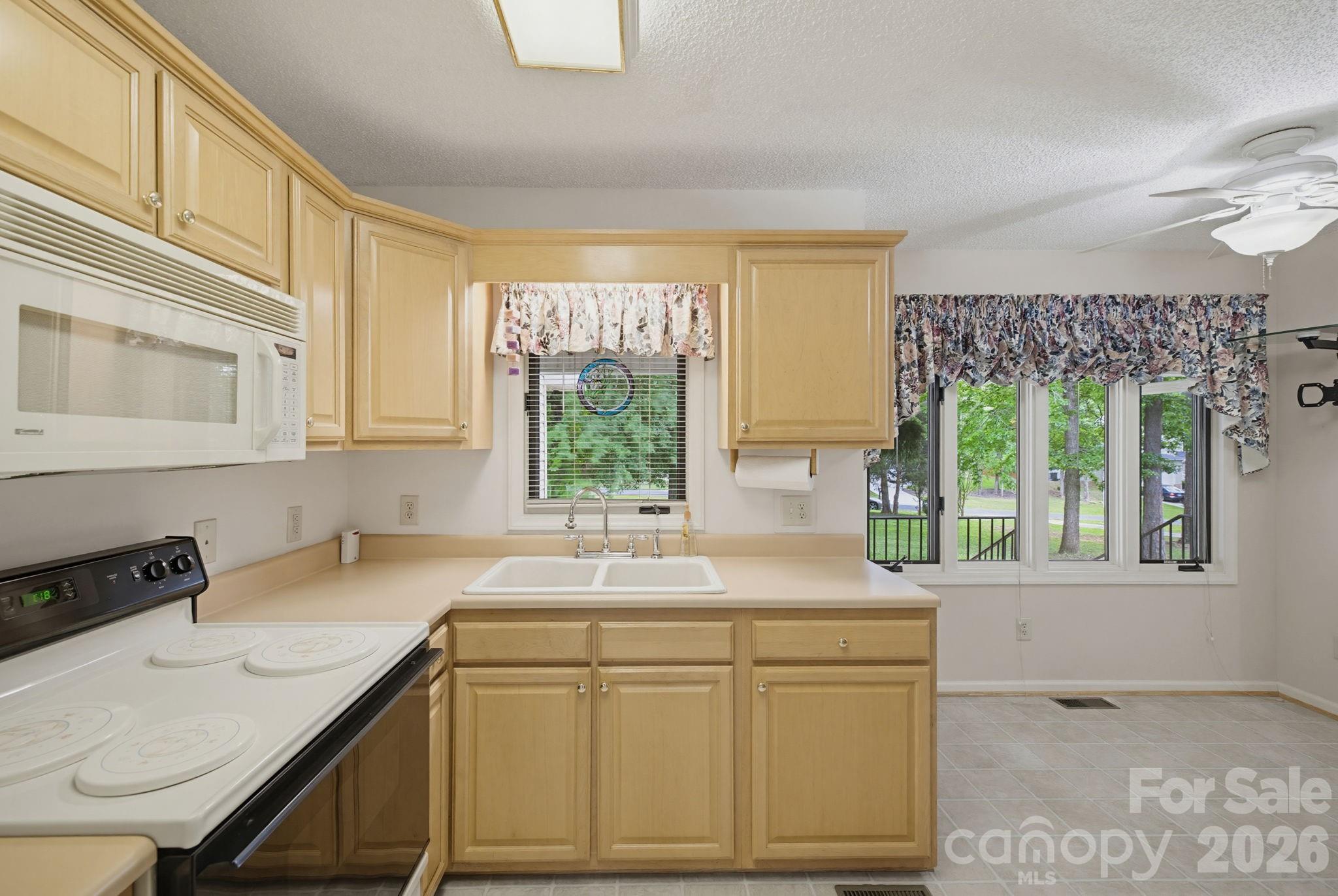 104 Willowbrook Drive — Thomasville