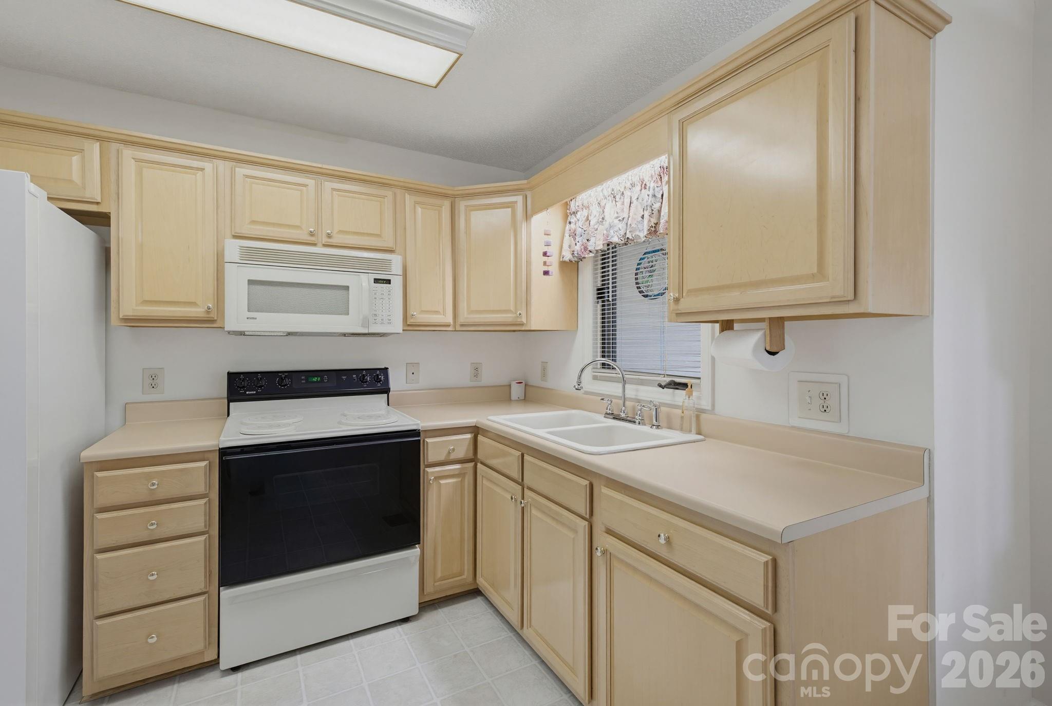 104 Willowbrook Drive — Thomasville