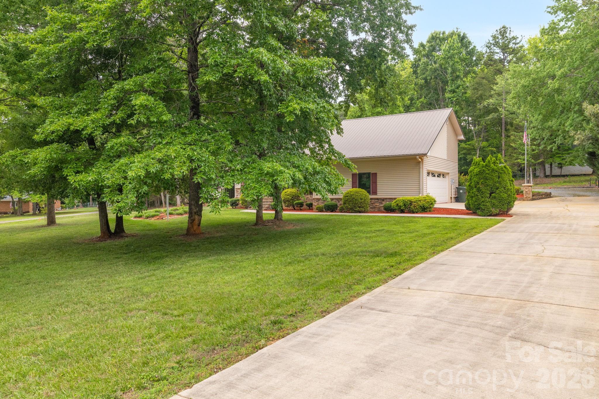104 Willowbrook Drive — Thomasville