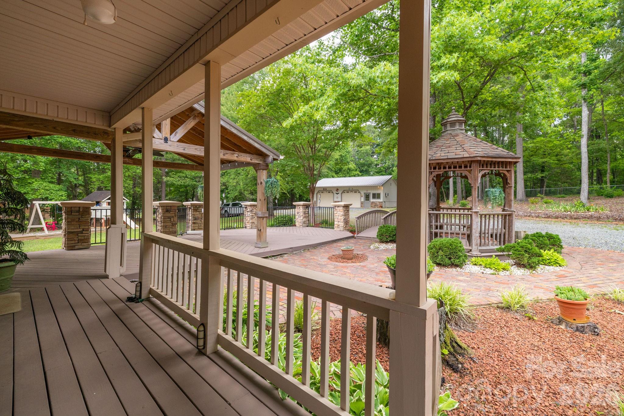 104 Willowbrook Drive — Thomasville