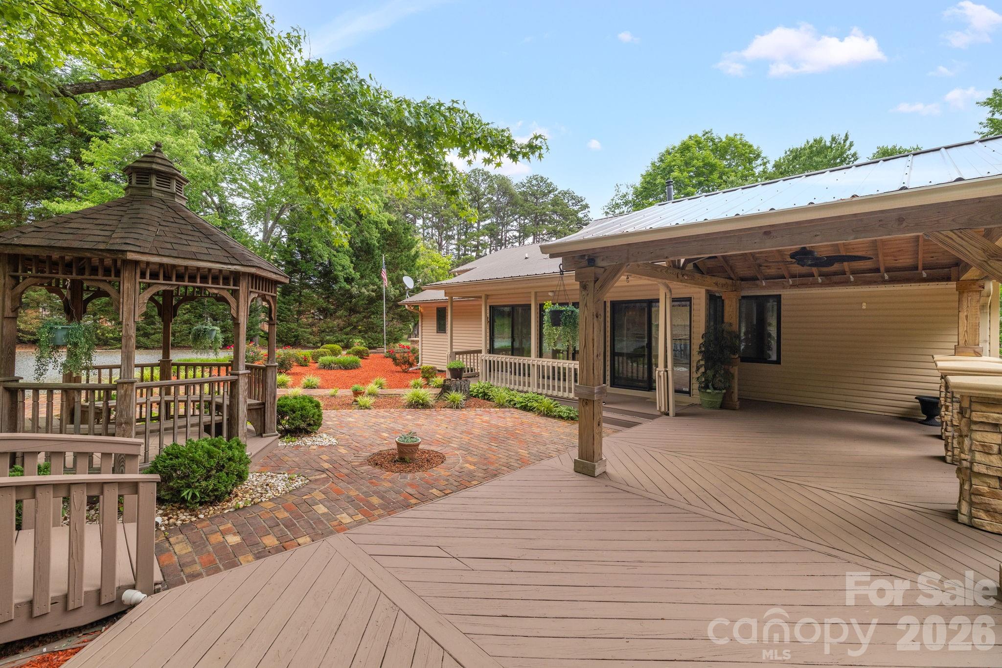104 Willowbrook Drive — Thomasville