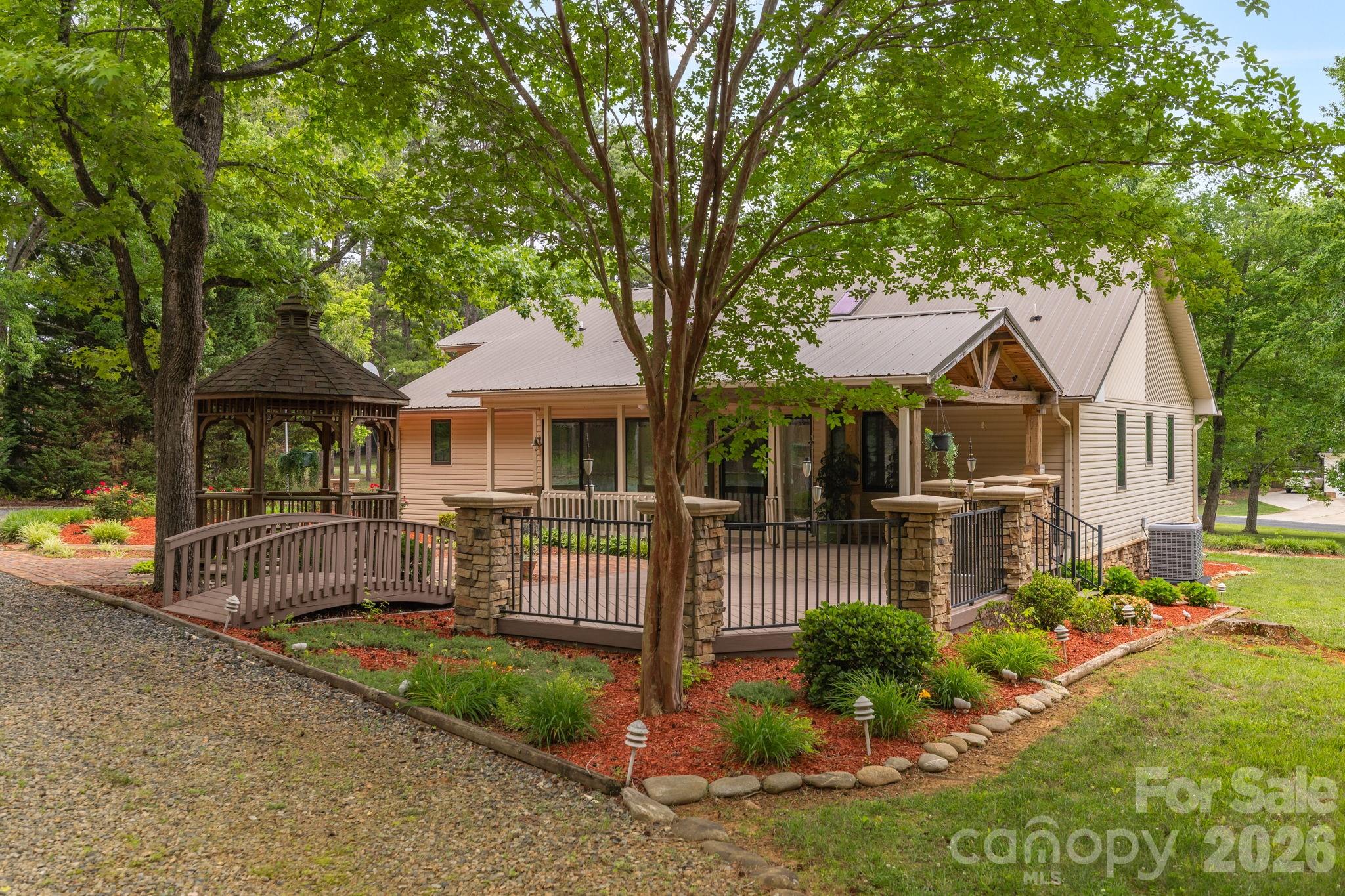 104 Willowbrook Drive — Thomasville
