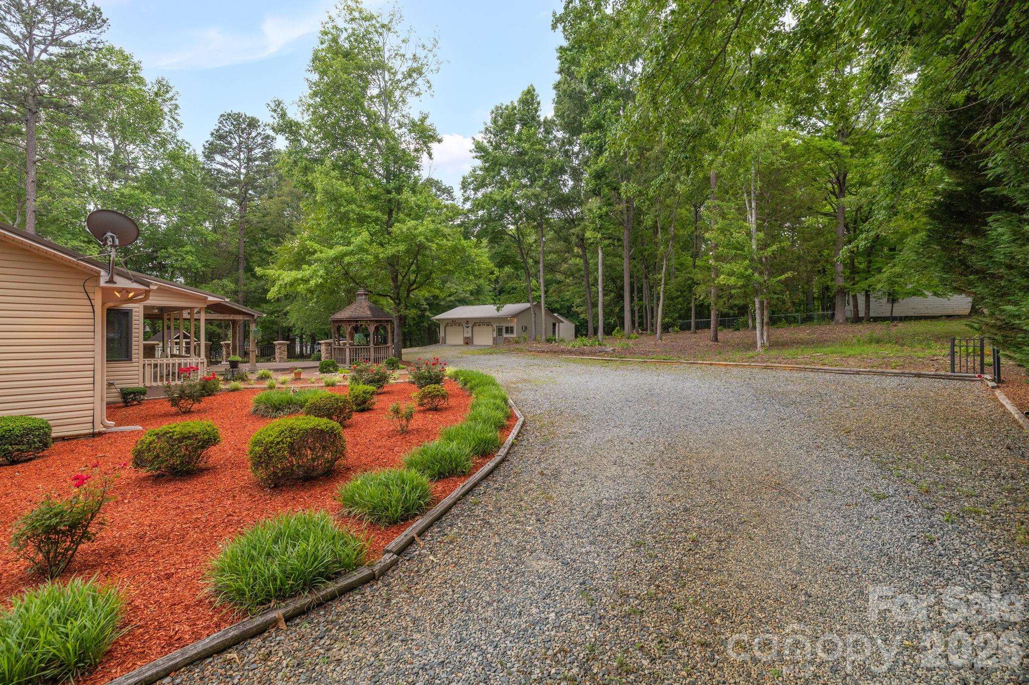 104 Willowbrook Drive — Thomasville