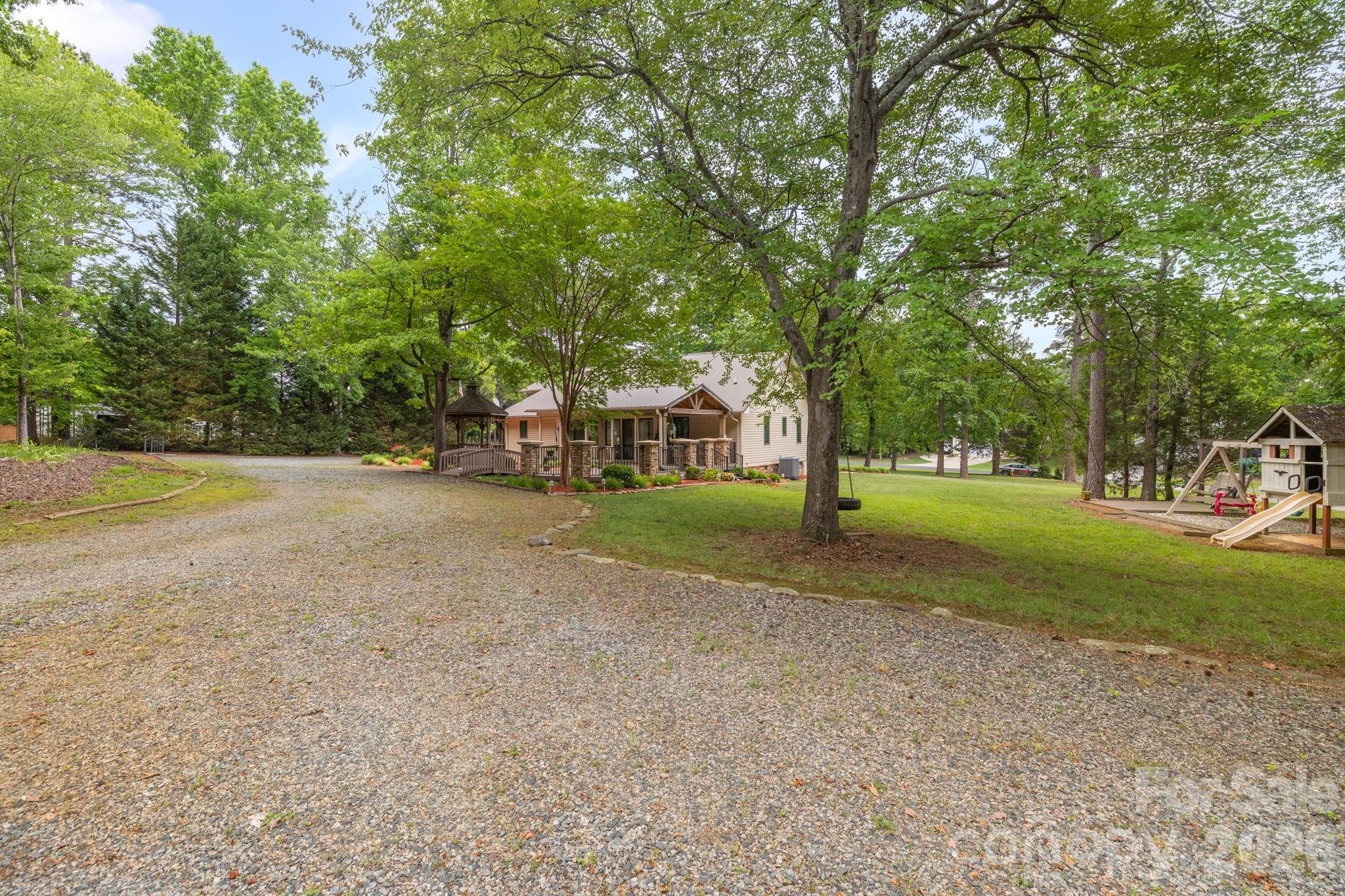 104 Willowbrook Drive — Thomasville