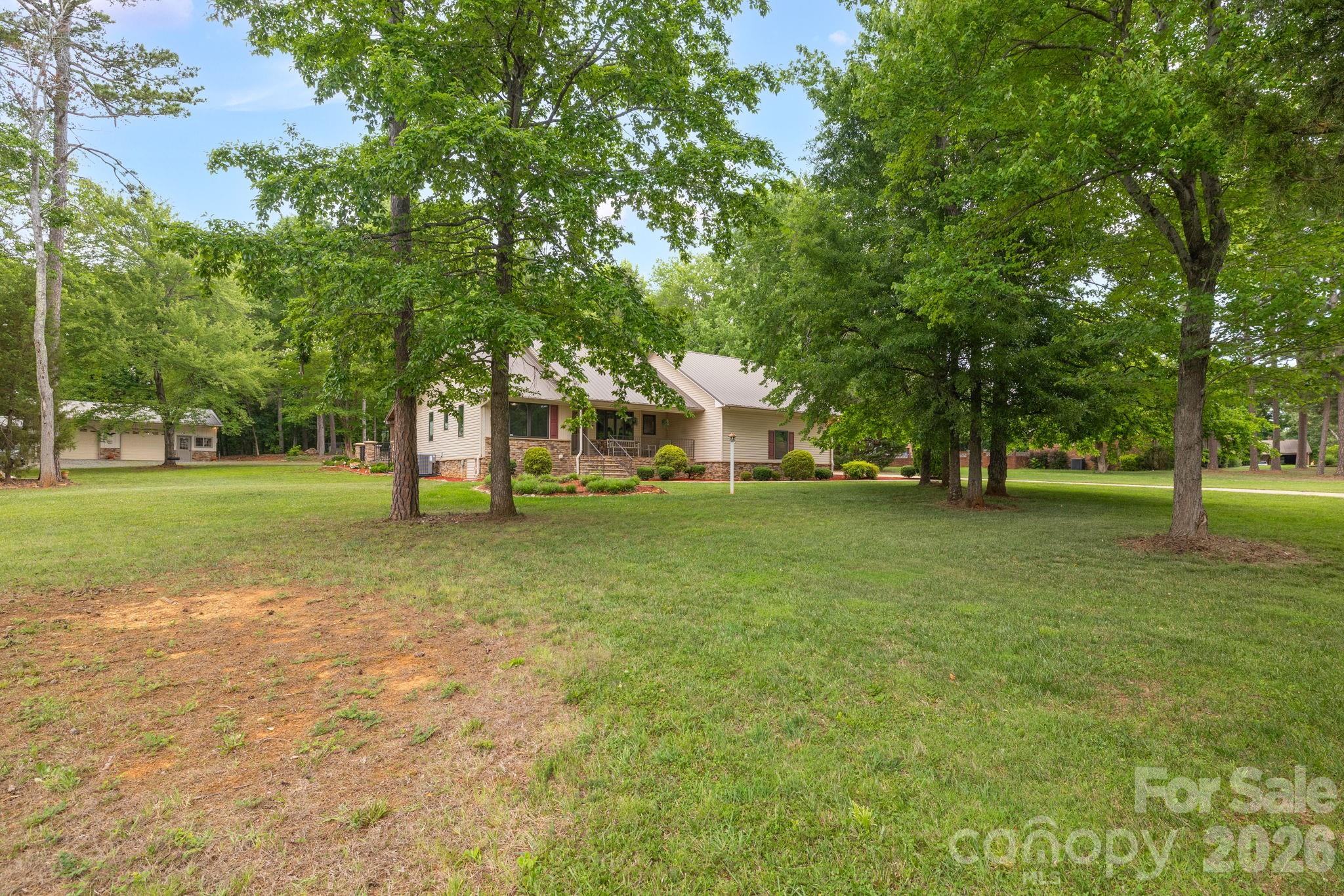 104 Willowbrook Drive — Thomasville