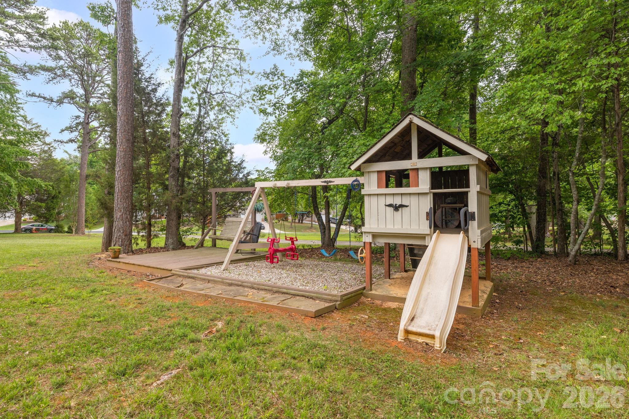 104 Willowbrook Drive — Thomasville