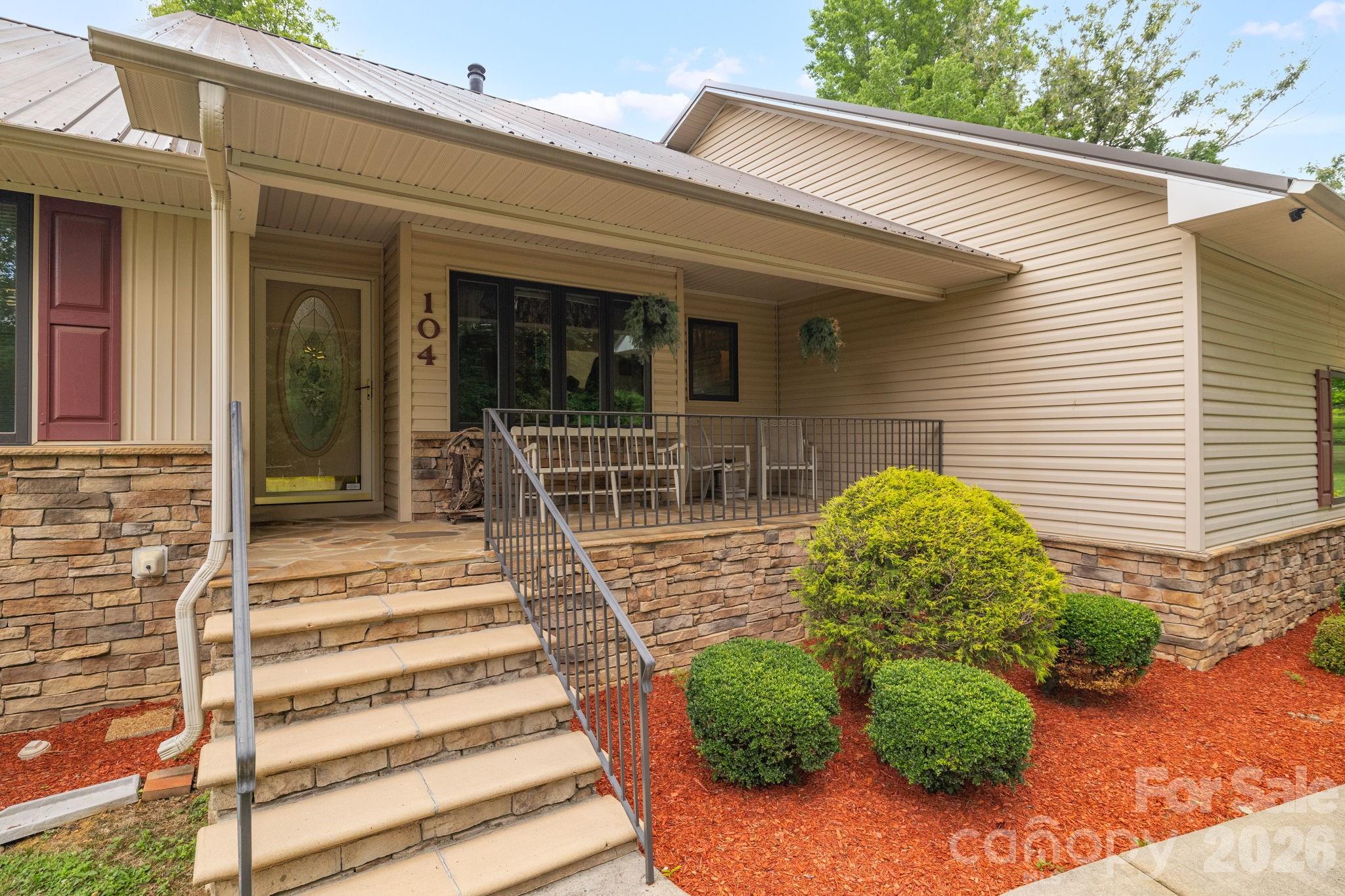 104 Willowbrook Drive — Thomasville
