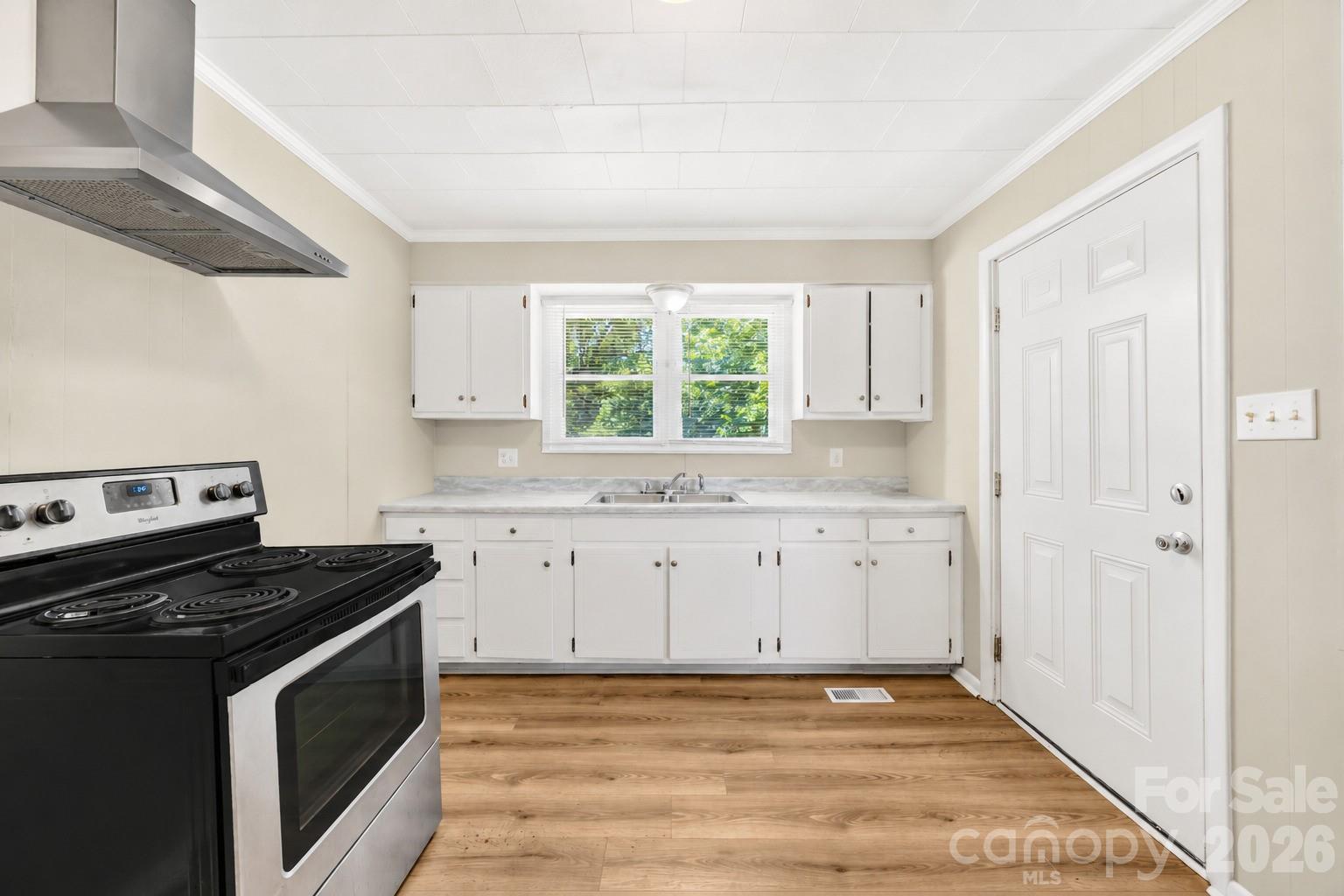 3635 2nd Avenue SW — Hickory